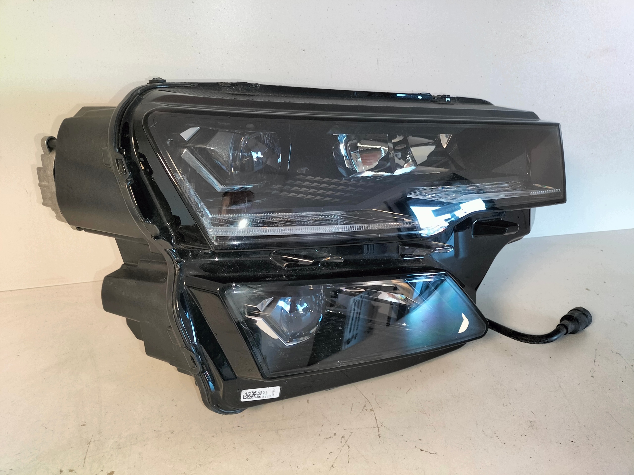 light front reflektor right SKODA KAROQ LIFT 21- FULL LED