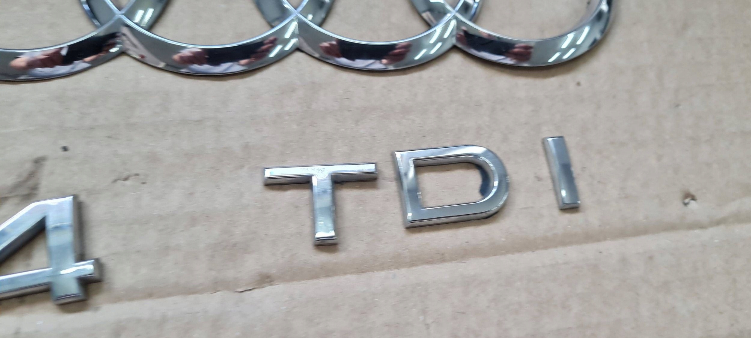 A4 B9 8W EMBLEMAT logo bonnet boot LOGO AUDI A4 TDI
