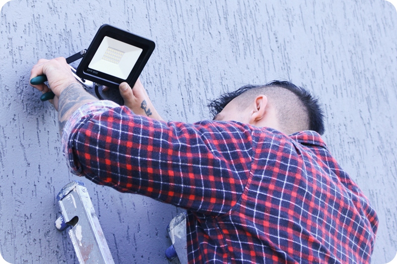 LAMPA HALOGENOWA LED 20W WODOODPORNA ZEWNĘTRZNA Jasność 1600 lm