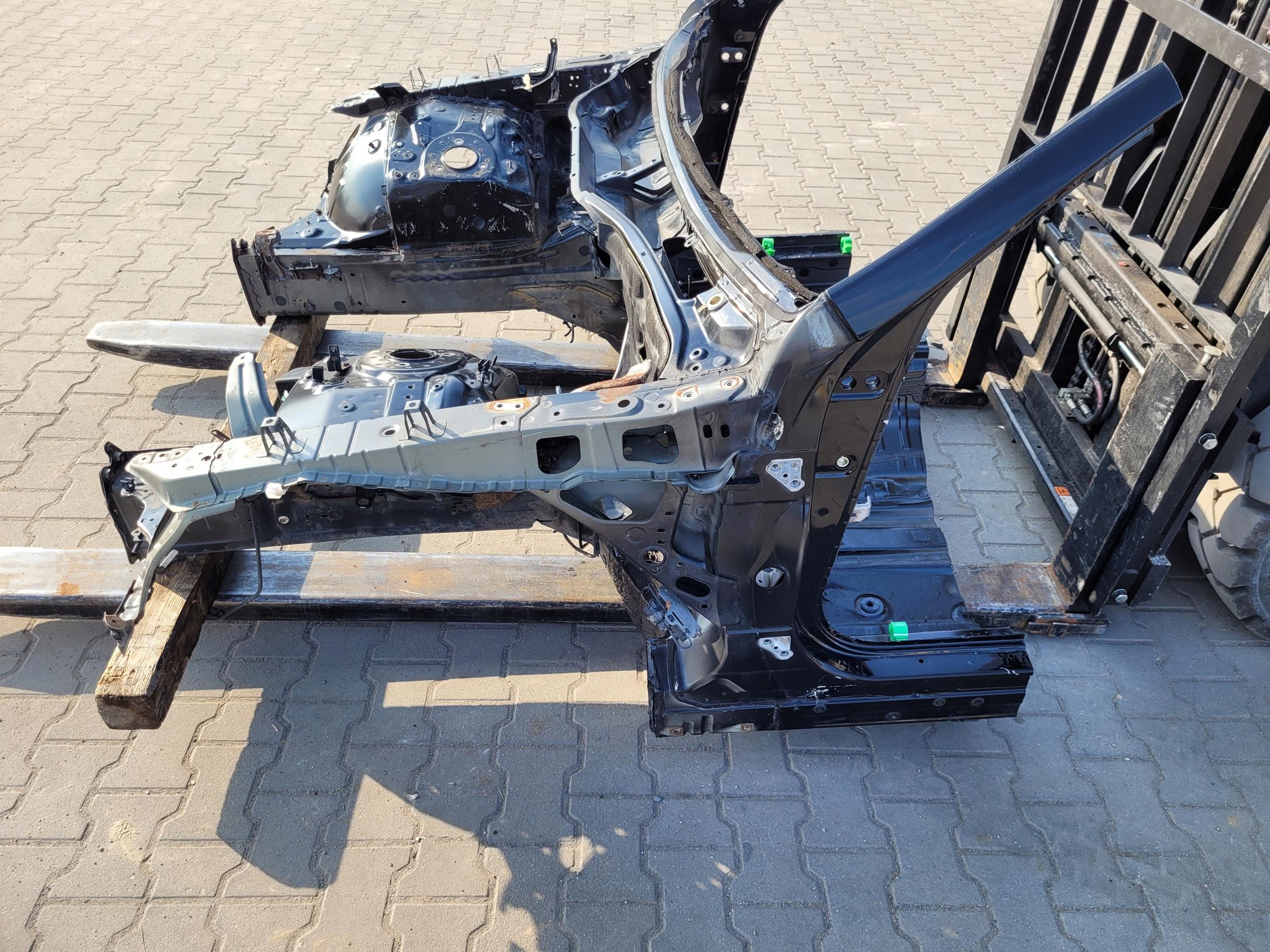 quarter front front right quarter LEXUS LS 600 LS600 IV 5.0