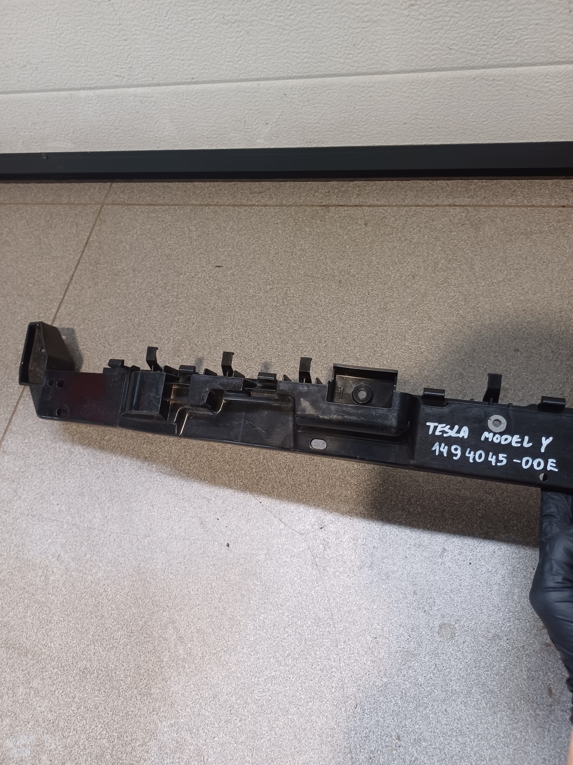Support Support plaque Pare choc Arrière TESLA Y 1494045-00E