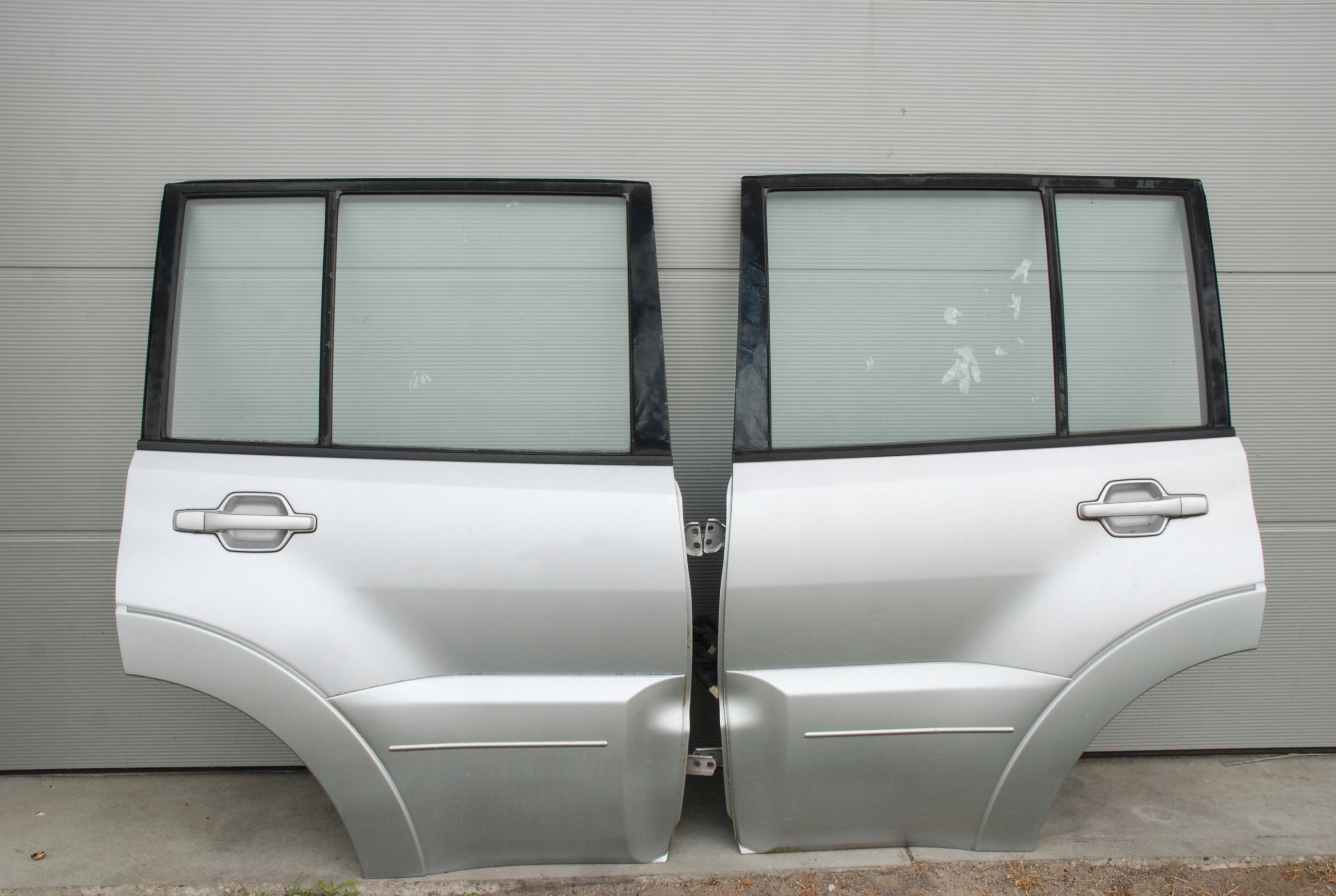 mitsubishi PAJERO 4 IV 5D 06- дверь P / л зад