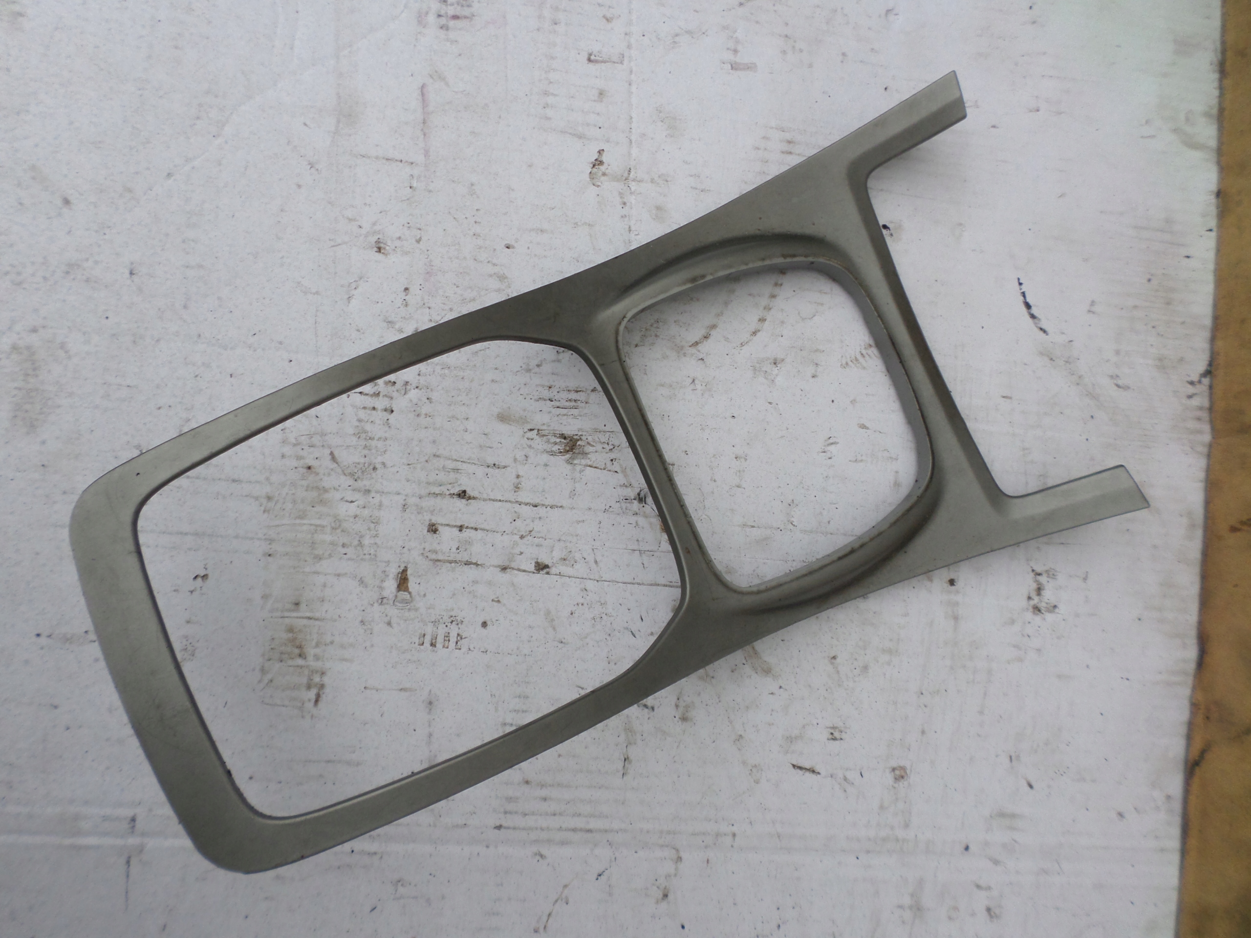 6M21-U045H20-B - КРЫШКА КОРОБКИ ПЕРЕДАЧ FORD GALAXY MK2