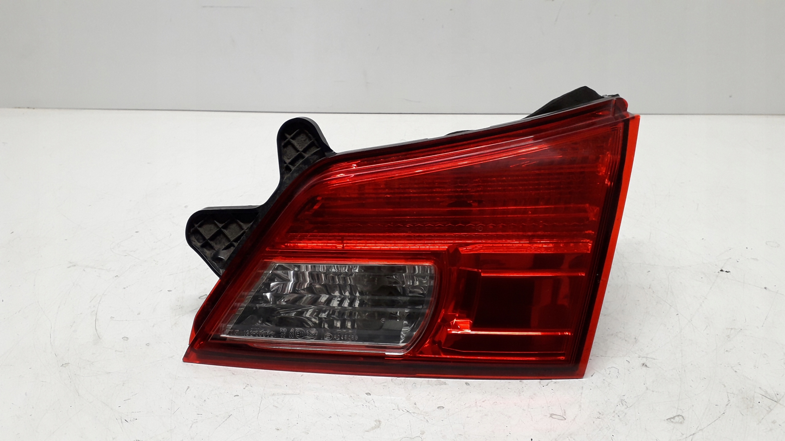 SUBARU OUTBACK LEGACY 09- LAMPA PRAWA TYŁ W KLAPE