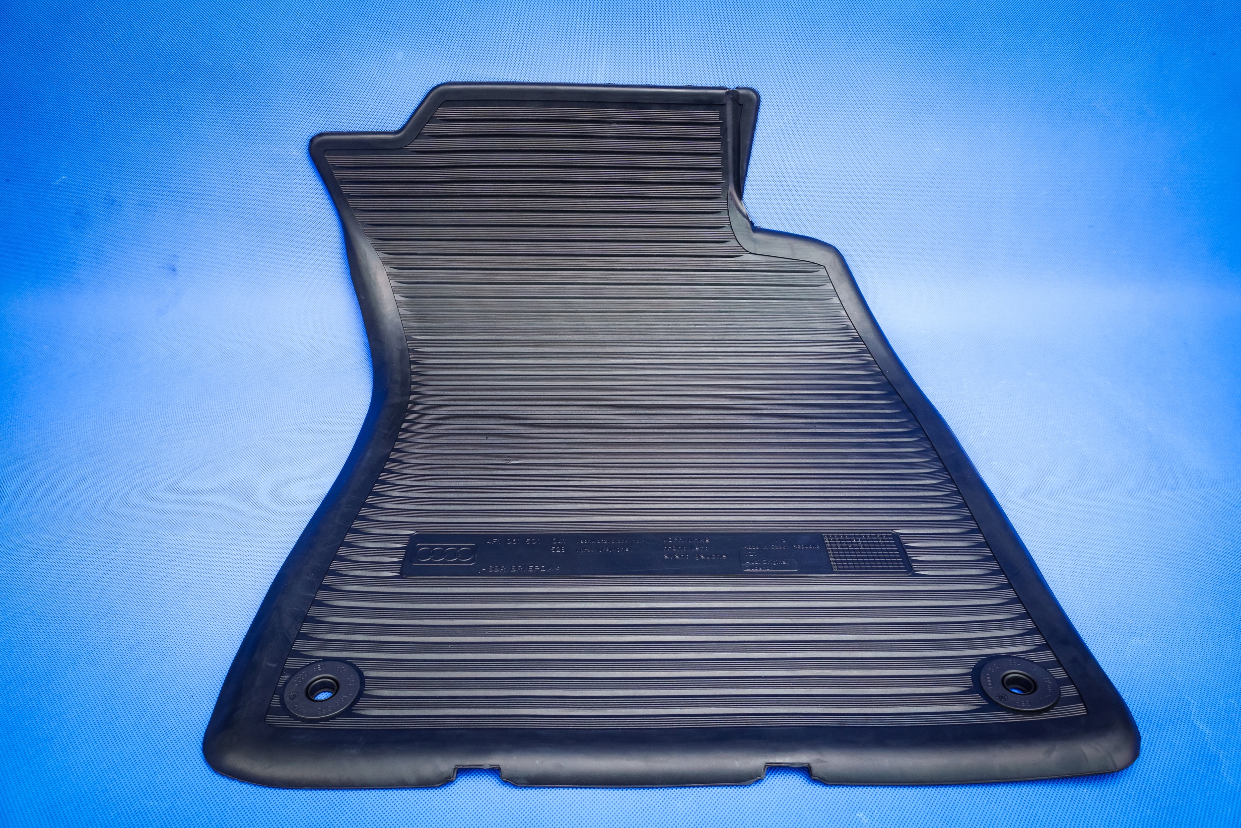 Dywaniki zimowe przednie Audi A6 C6 4F ORYGINAŁ Kolor czarny