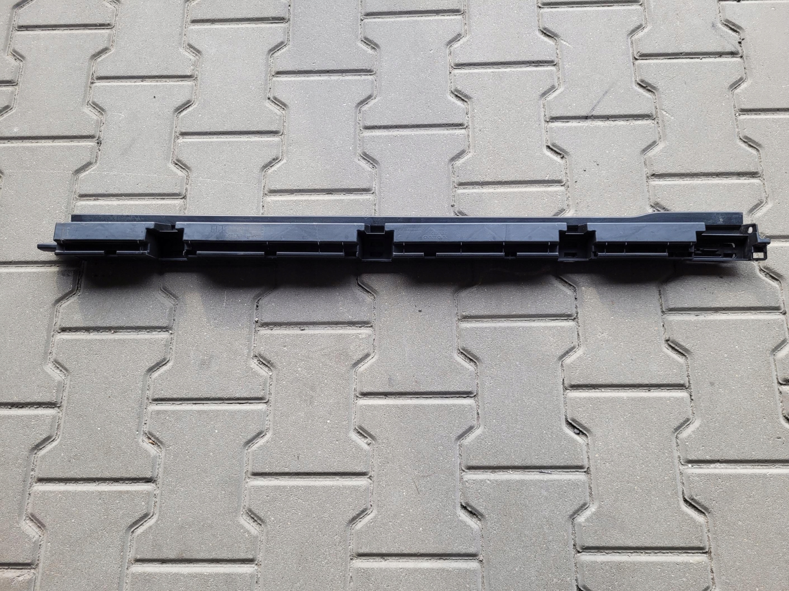 support holder mouldings PROGOWEJ left 31386129 VOLVO S90 II V90