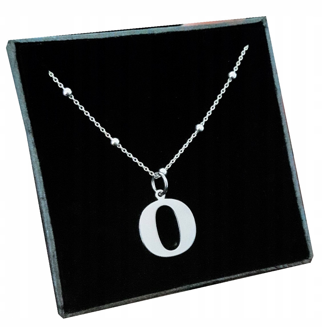 

Srebrny łańcuszek kulkowy z dużą literką O SR925