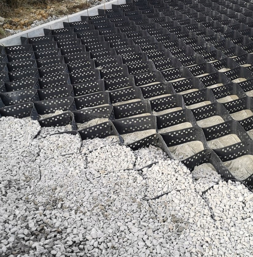 Geokrata komórkowa na skarpy, drogi 5cm 2,76x8,55m 23,60m2 Kod producenta GKS-462 5cm