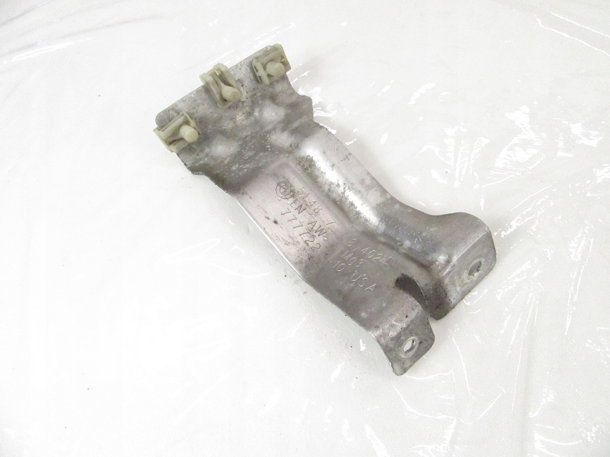 bracket covers tanks right BMW e70 F15 X5 e71 F16 X6