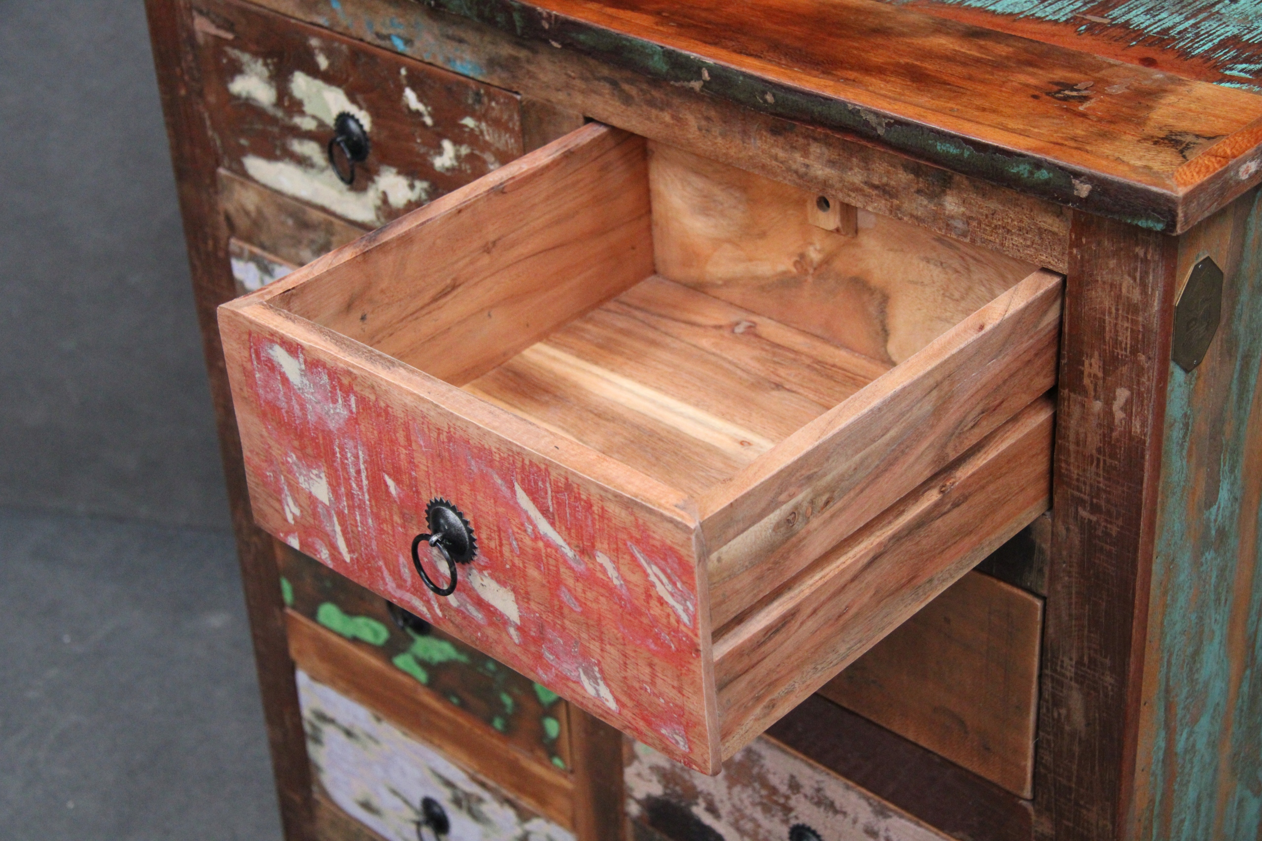 Komoda Drewniana Szafka Lite Drewno Kolorowa AVADI Szerokość mebla 83.5 cm