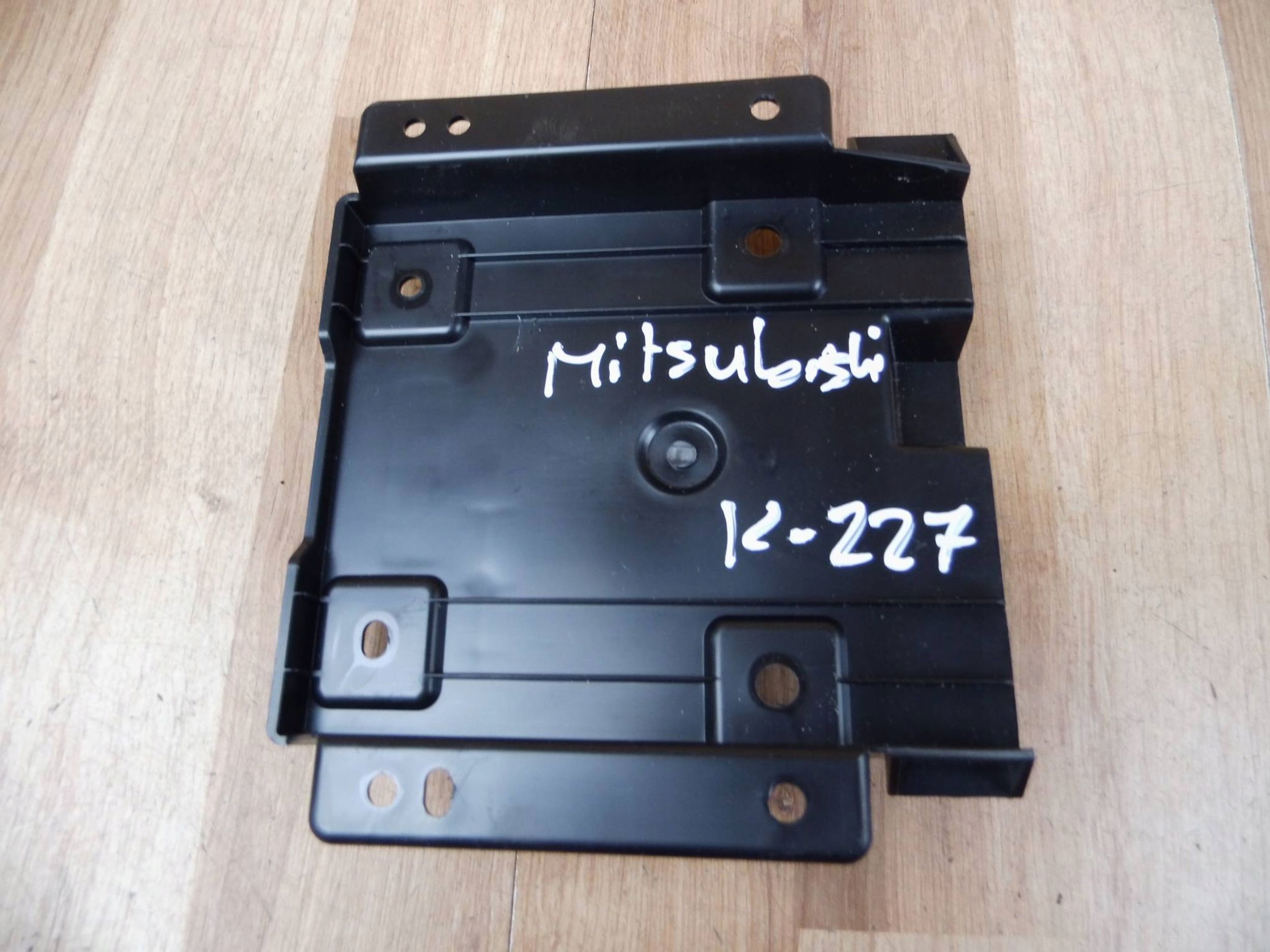 Mitsubishi Outlander III frame panel tunelu cover holder holder