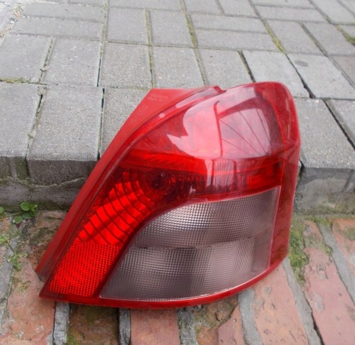 TOYOTA YARIS II 05-09 PRAWA TYLNA LAMPA ORYGINAŁ