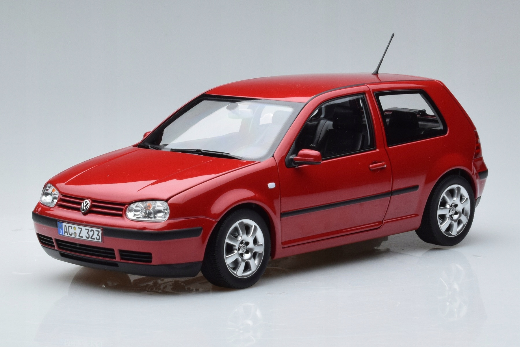 Vw Volkswagen Golf 4 Red Norev 1/18