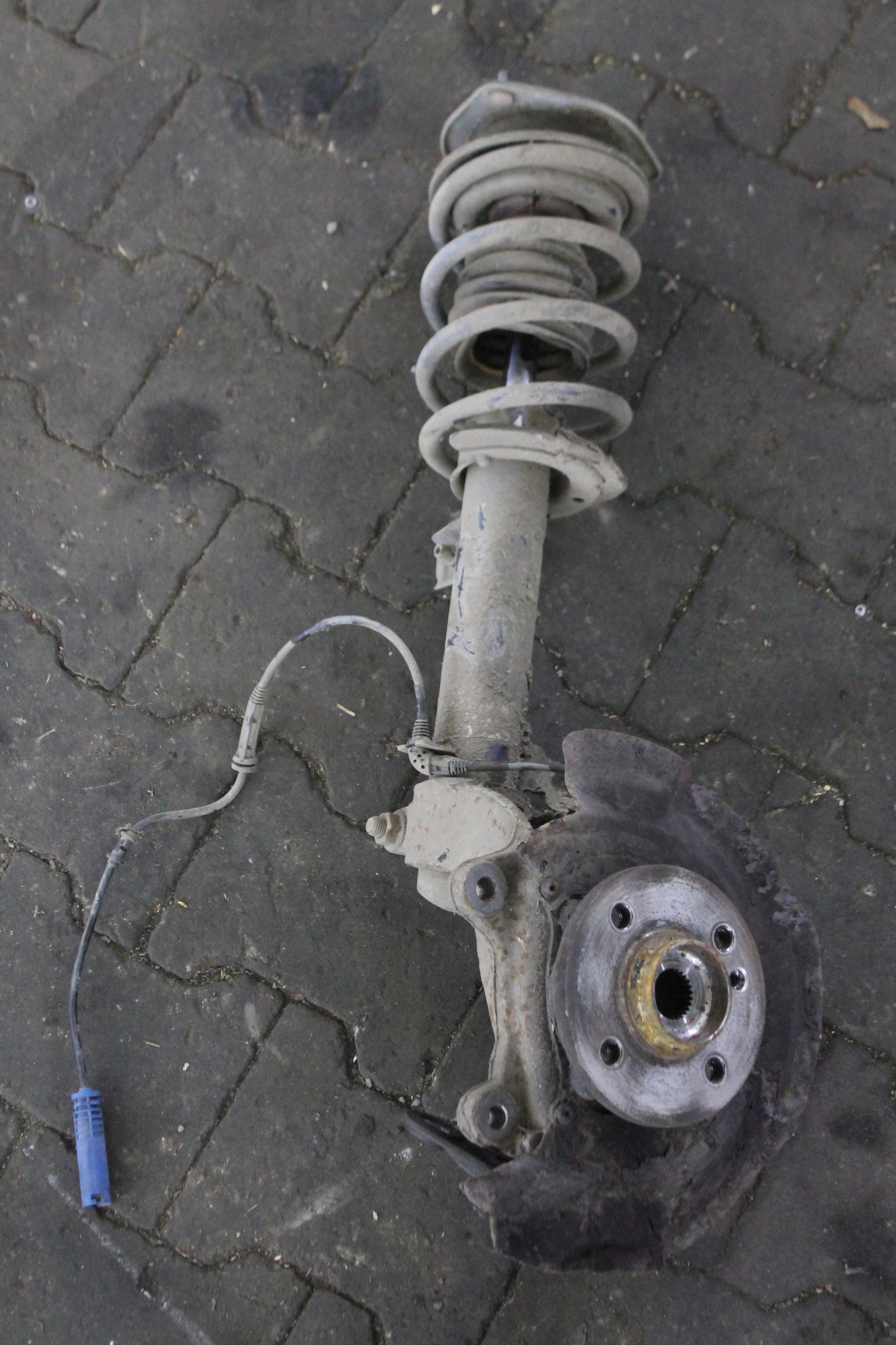 McPherson left front front MINI R56 1.6D 07-14