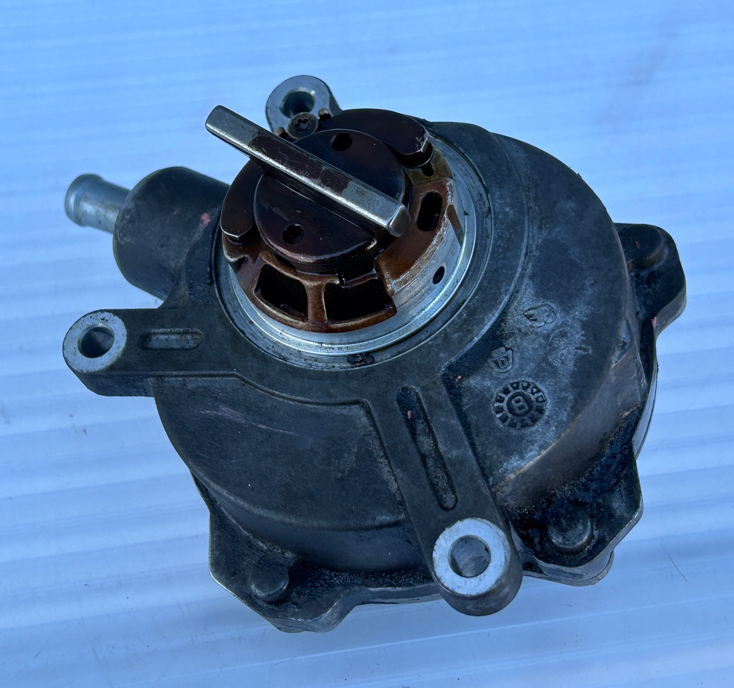 Pumpa VACUM BMW X5 E70 4.8