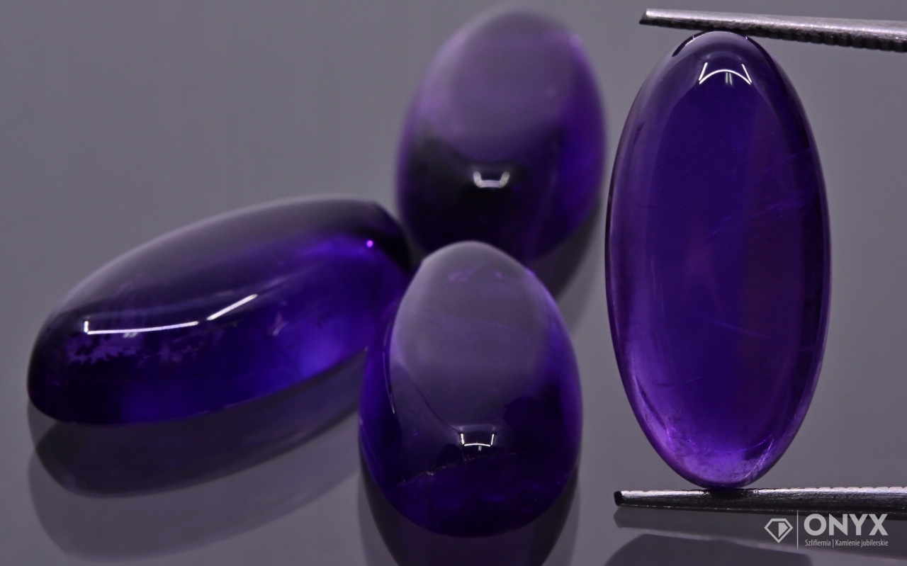Ametyst A kabošon ovál 20x10 mm