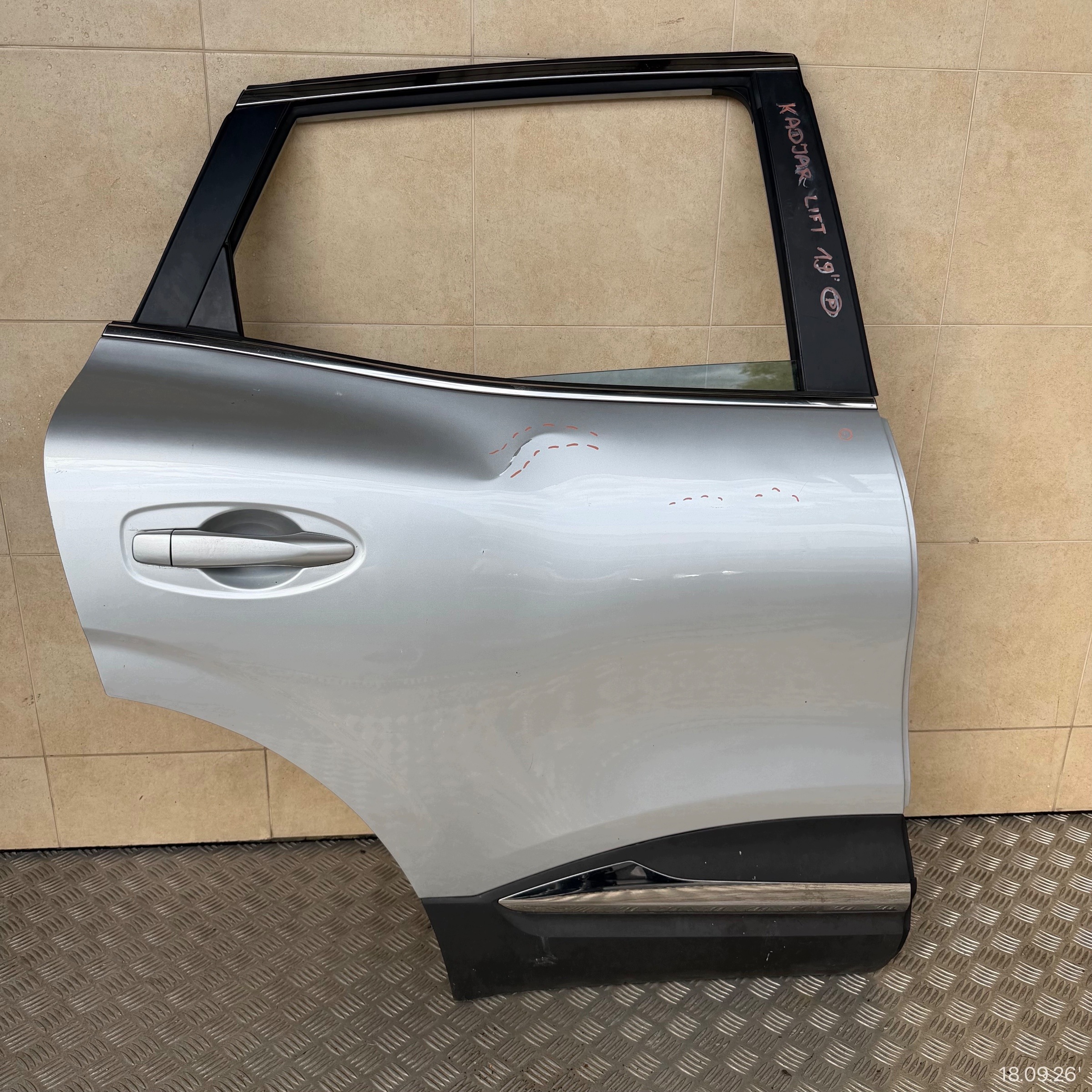 door complete rear. right RENAULT KADJAR LIFT 2019 ROK damaged