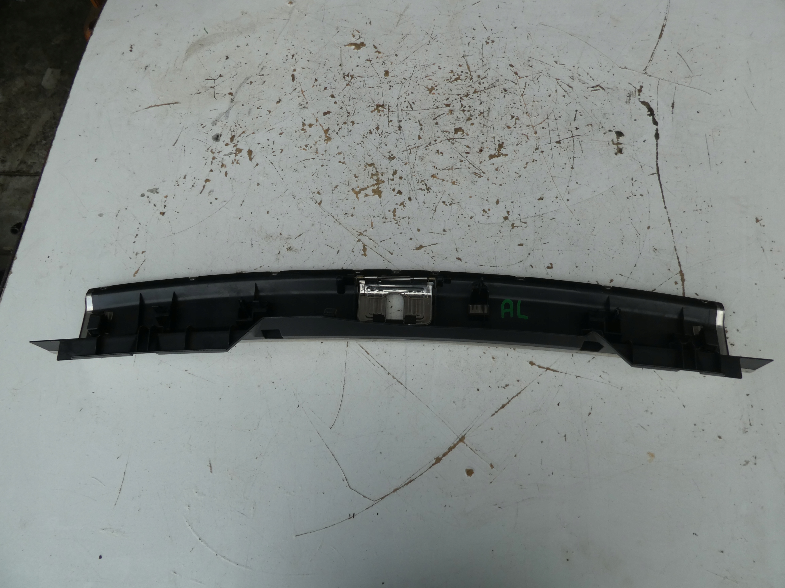 cap threshold AUDI A4 B8 8K9864483C