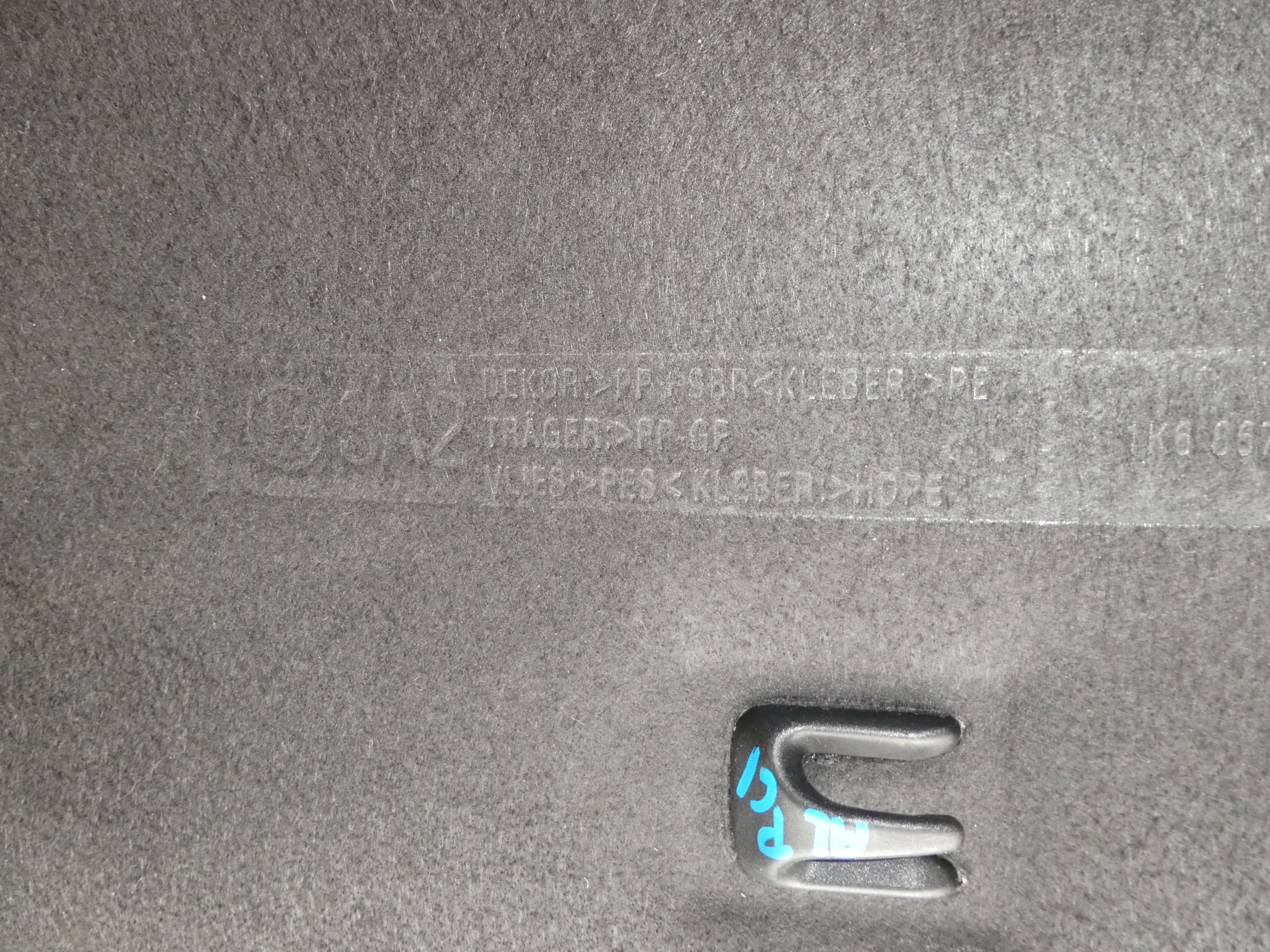 VW GOLF VI HATCHBACK 5 door 1K6867769 plato boot