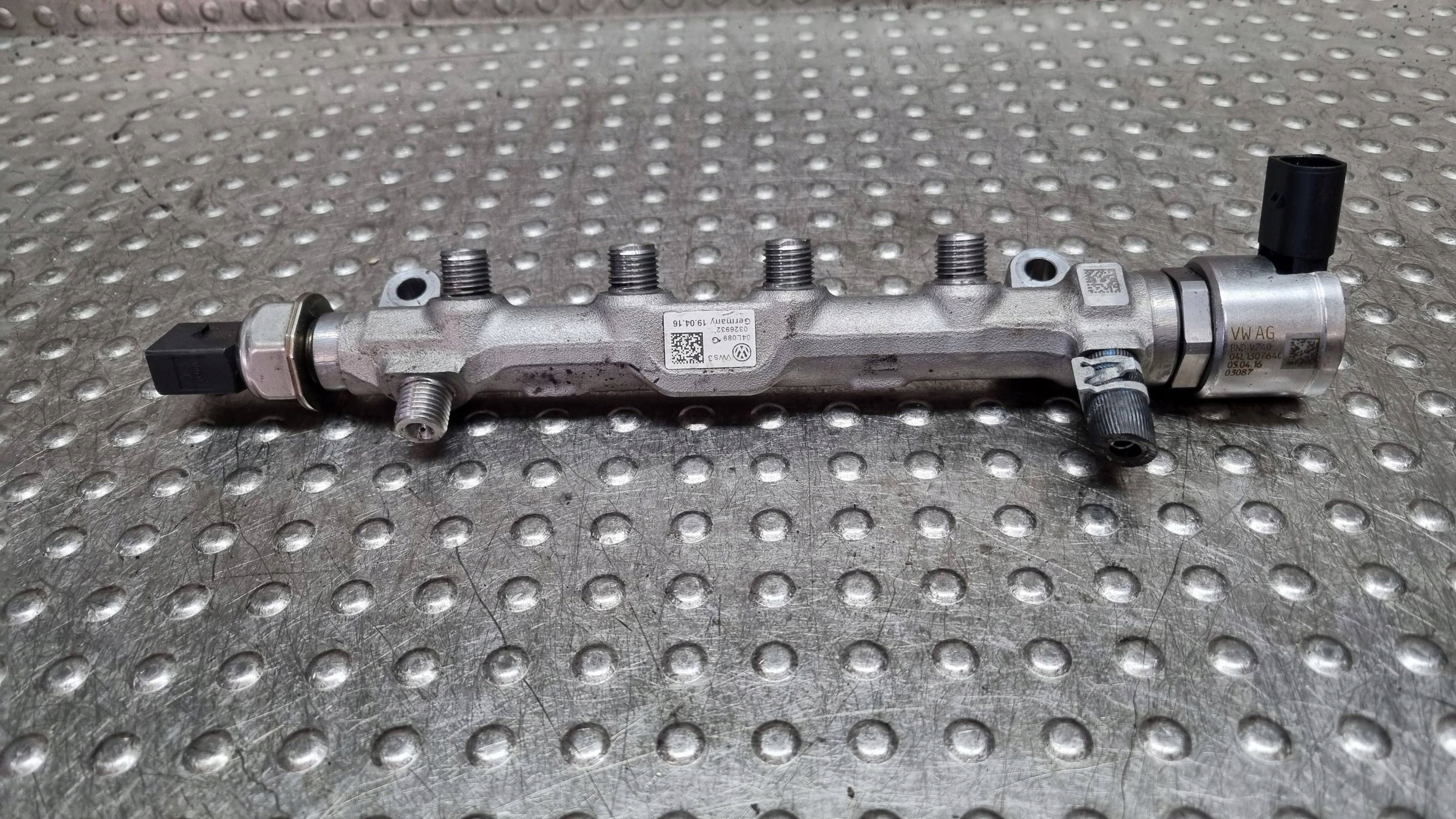 Rampe injection Capteurs 04L089G VW PASSAT B8 LEON III GOLF VII 2.0 TDI