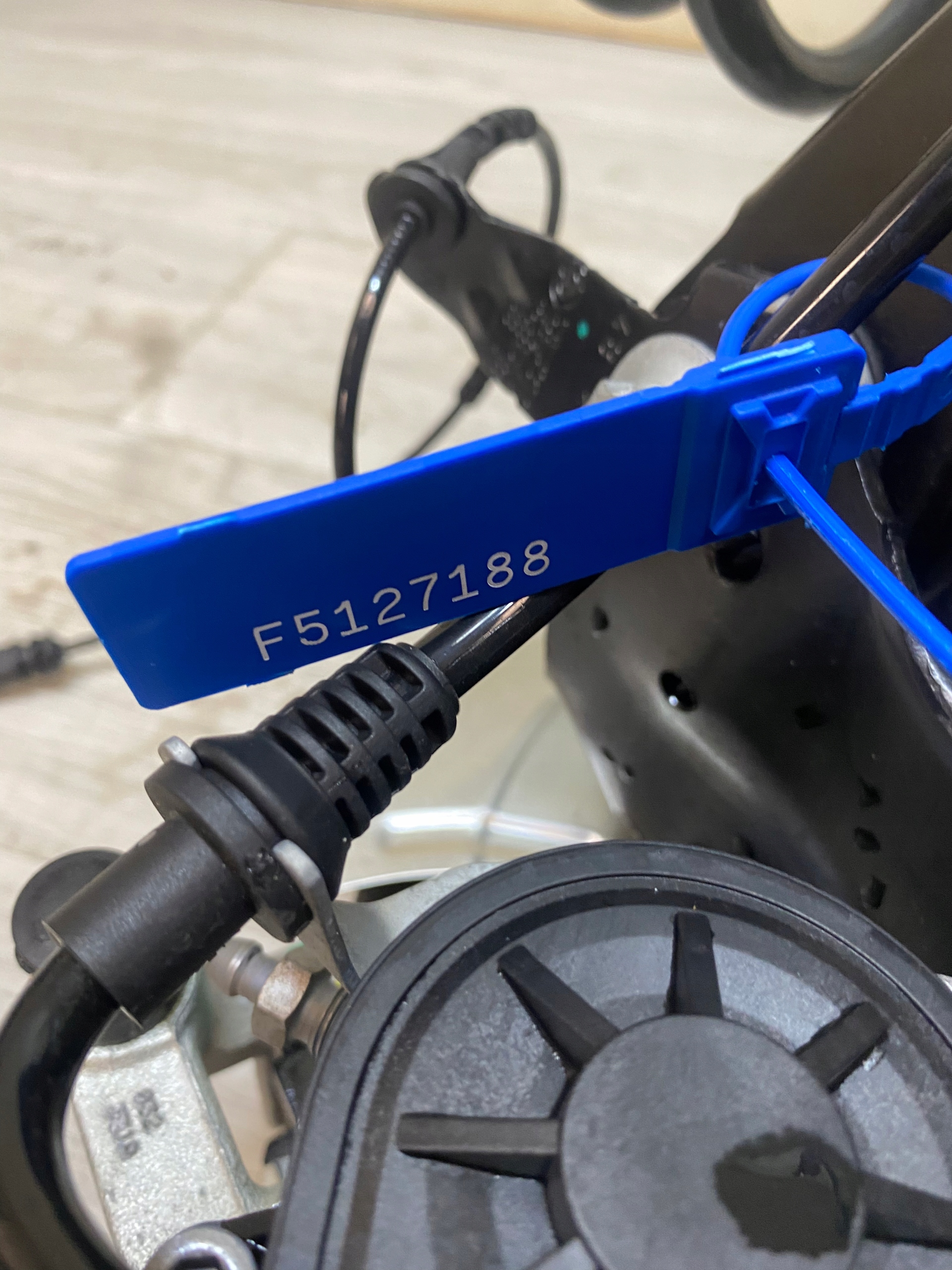 MINI F54 swing arm TARCZ left rear part