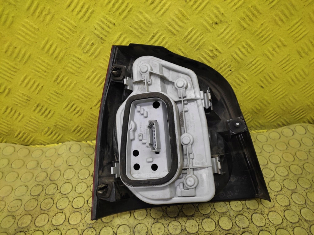VW POLO IV 9N light right rear part