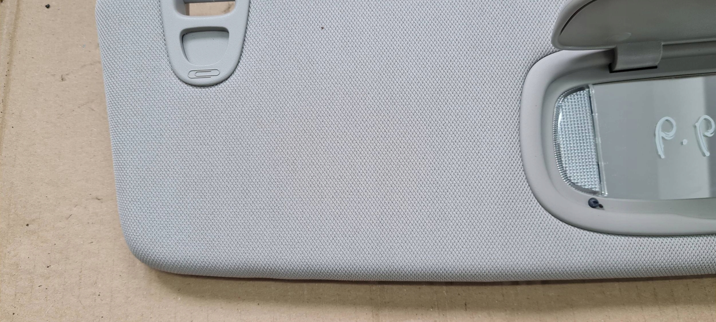 Chrysler Pacifica 2022 cover PRZECIWSLONECZNA visor right front