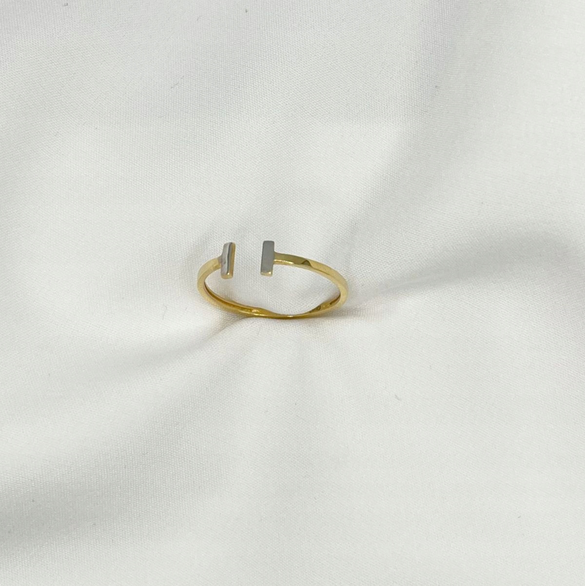 Zlatý prstýnek s neúplným prstenem T vel. 14 Zlato 585