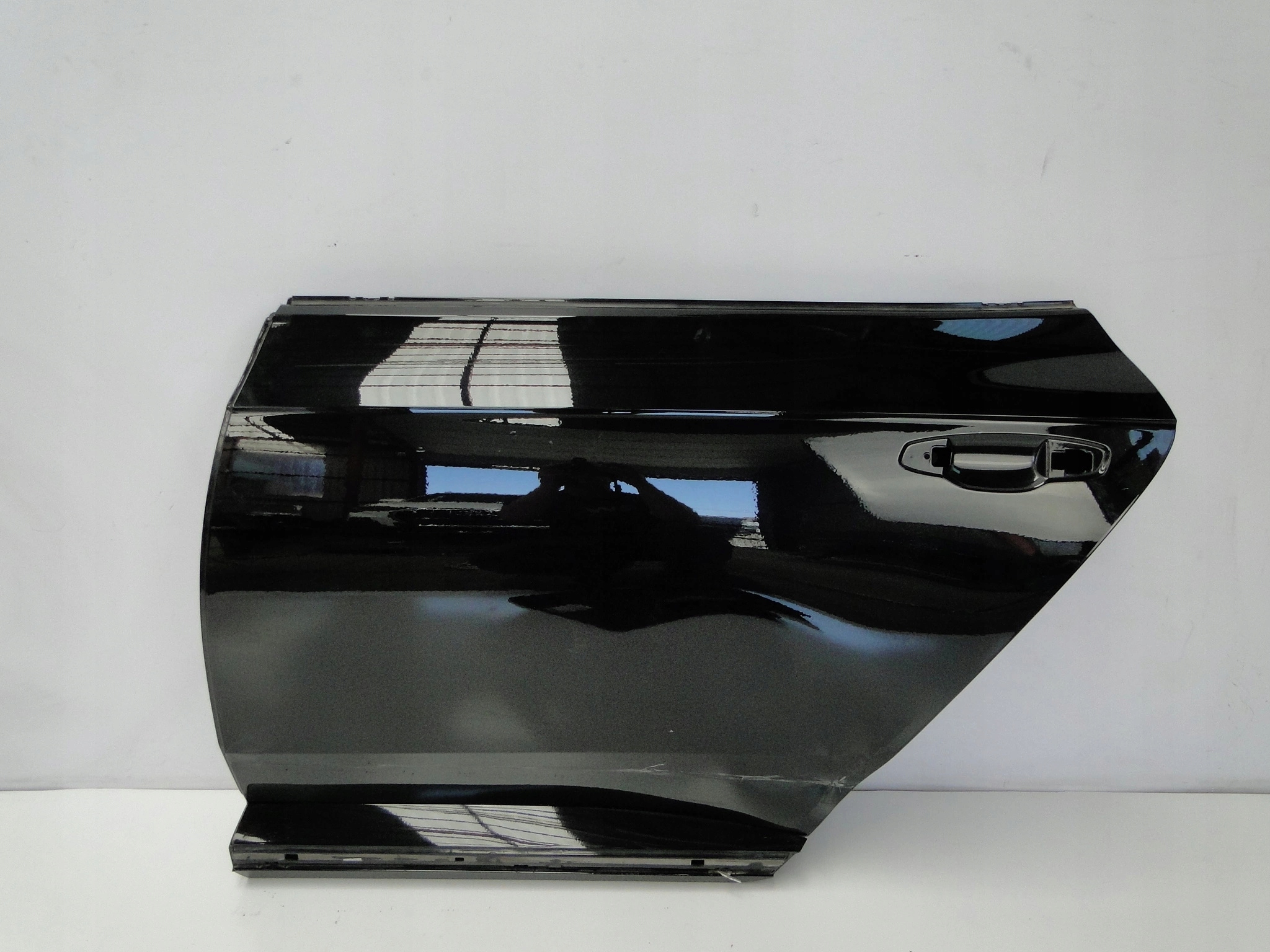 ДВЕРИ СЛЕВА ЛЕВЫЙ ЗАД.g8 VW ARTEONg8833311c