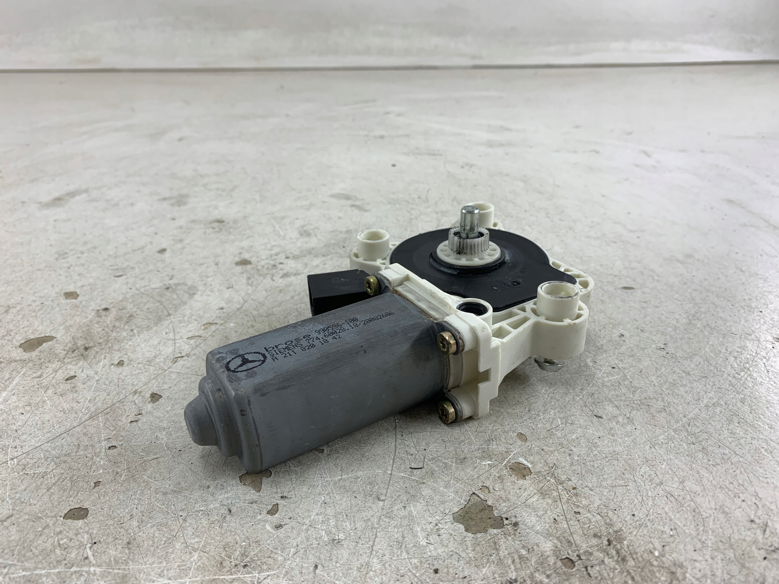MERCEDES W203 mini motor windows left front A2118201842
