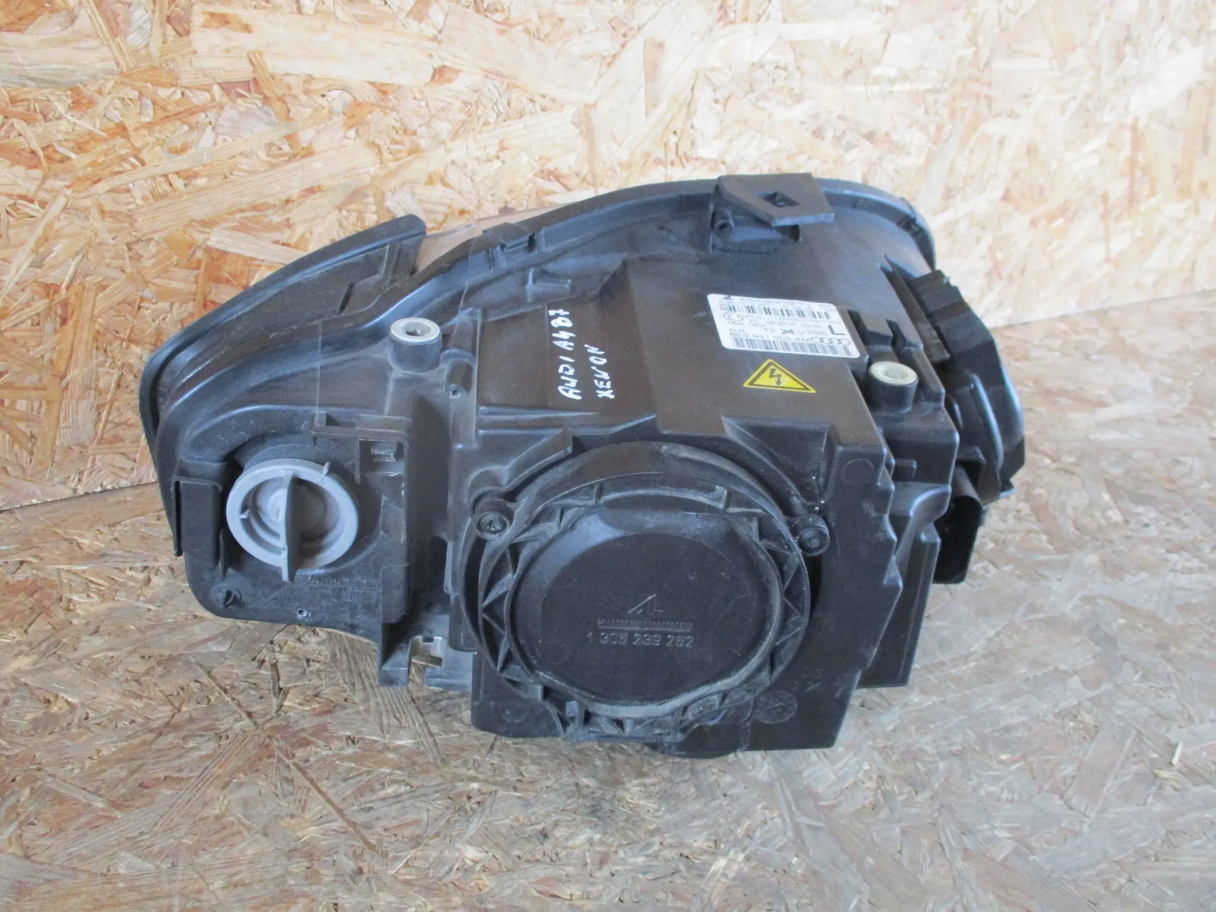 light front front left AUDI A4 B7 XENON