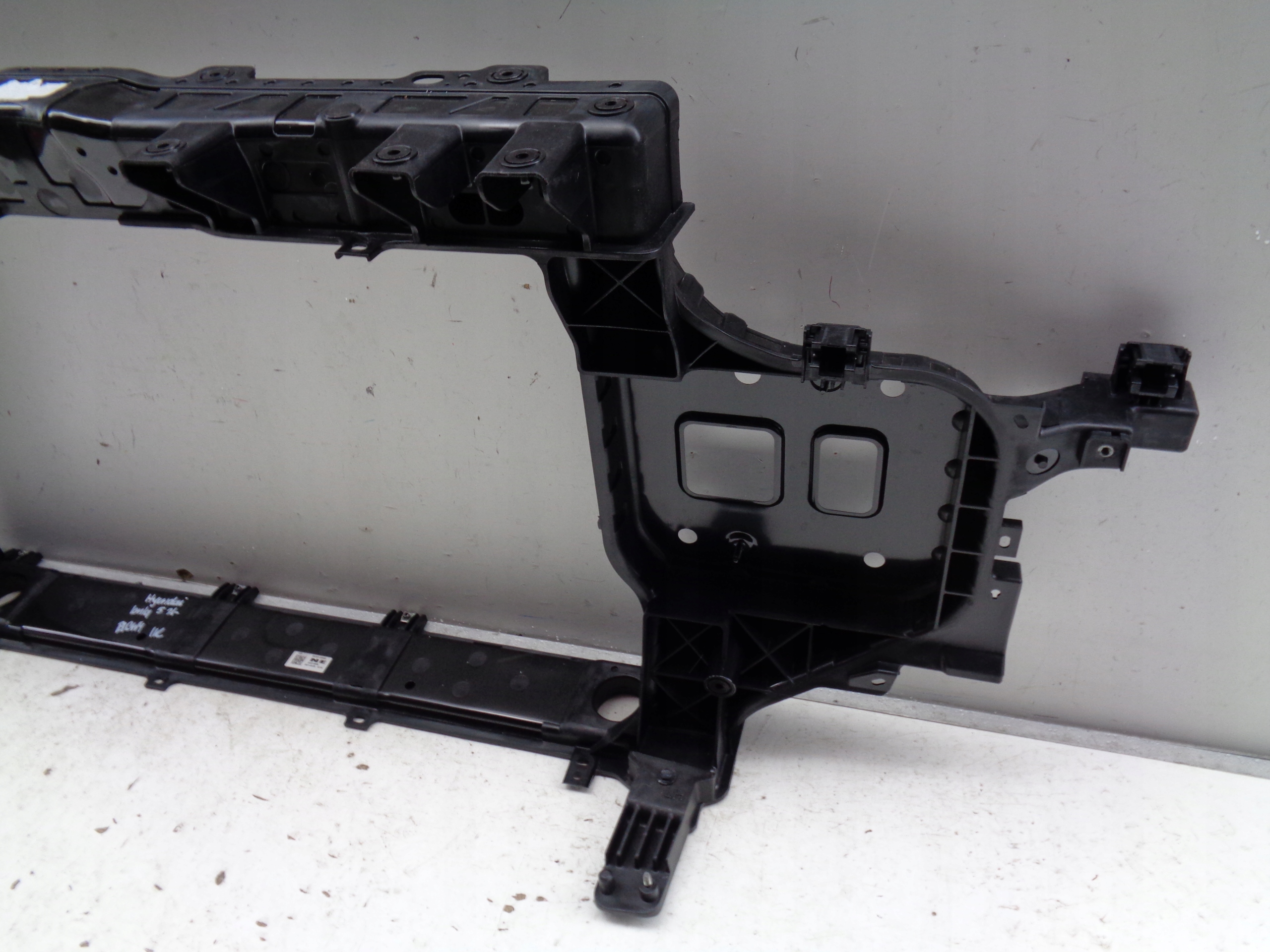 new bar, wall front HYUNDAI IONIQ 5 21