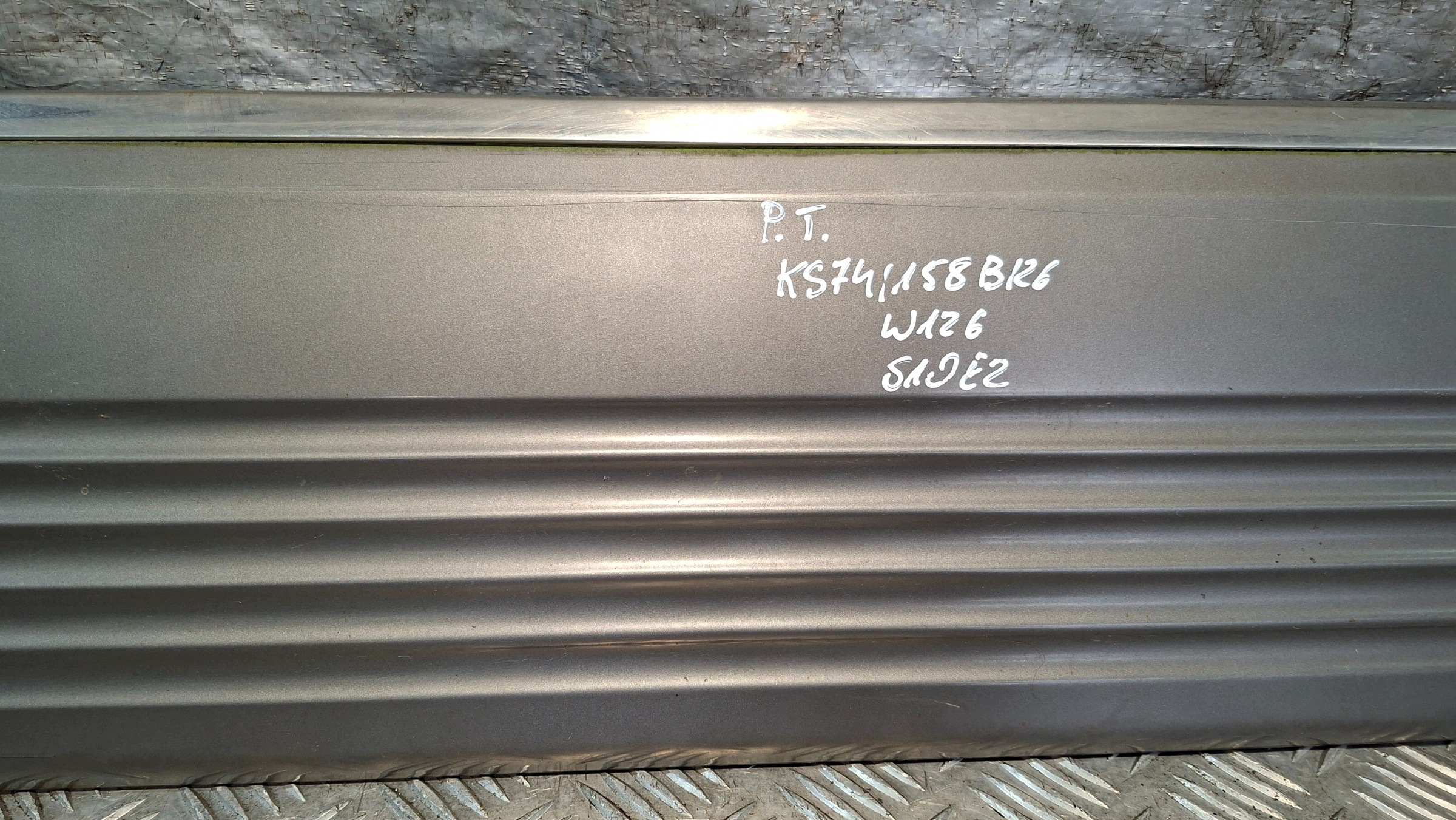 moulding door right rear part MERCEDES W126
