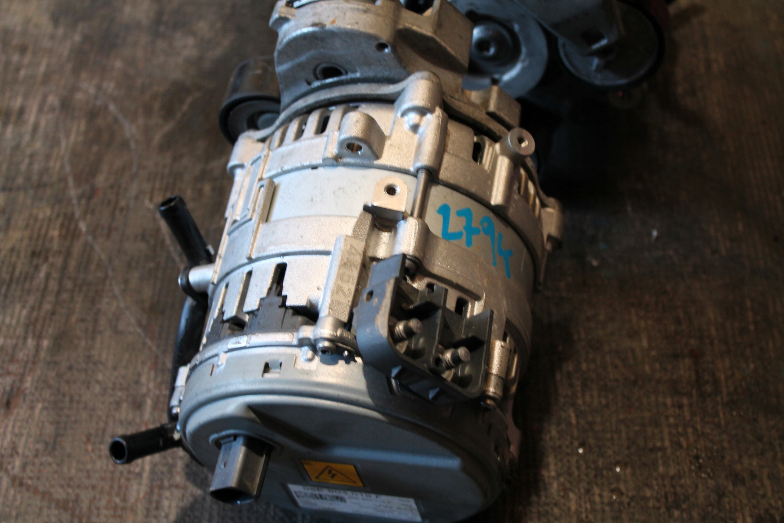 2794. ALTERNATOR AUDI VW 05E903019F