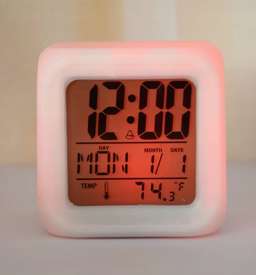 Budzik zegarek kameleon dla dzieci zmienia kolory termometr LCD świecący Typ budzik
