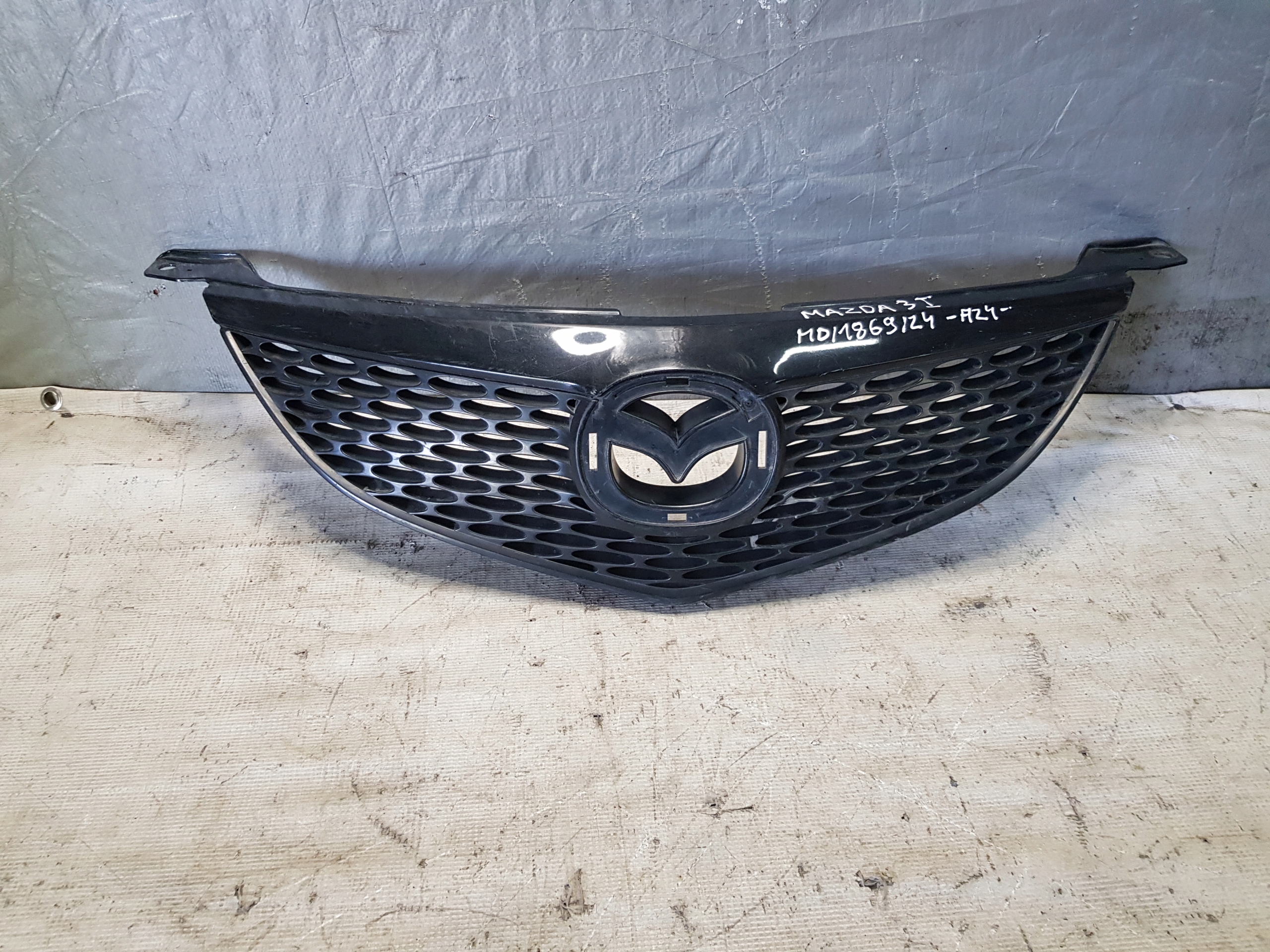 Mazda 3 e OE BN8V50711 GRIGLIA