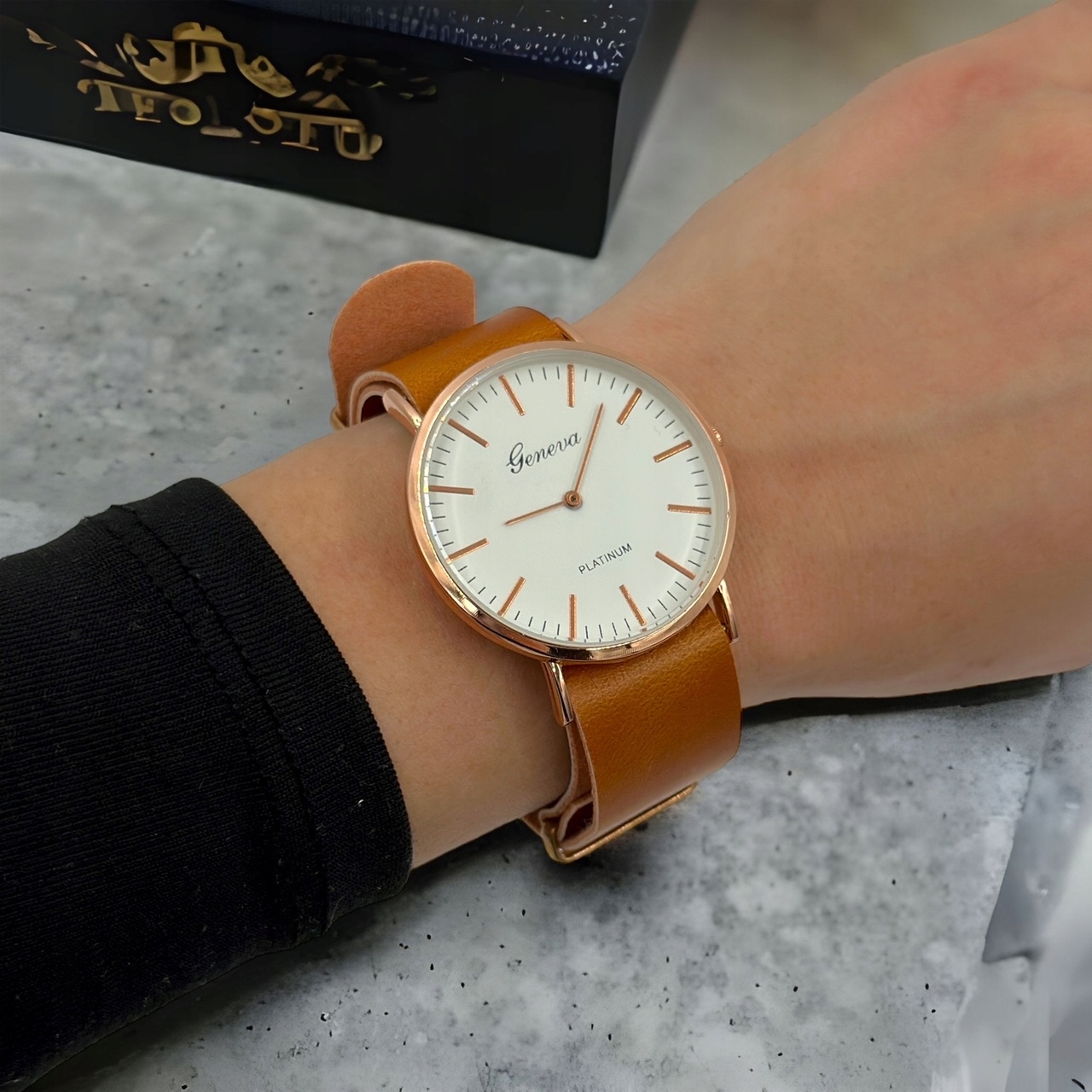 ZEGAREK DAMSKI GENEVA PLATINUM JASNY BRĄZ Kolor tarczy biały