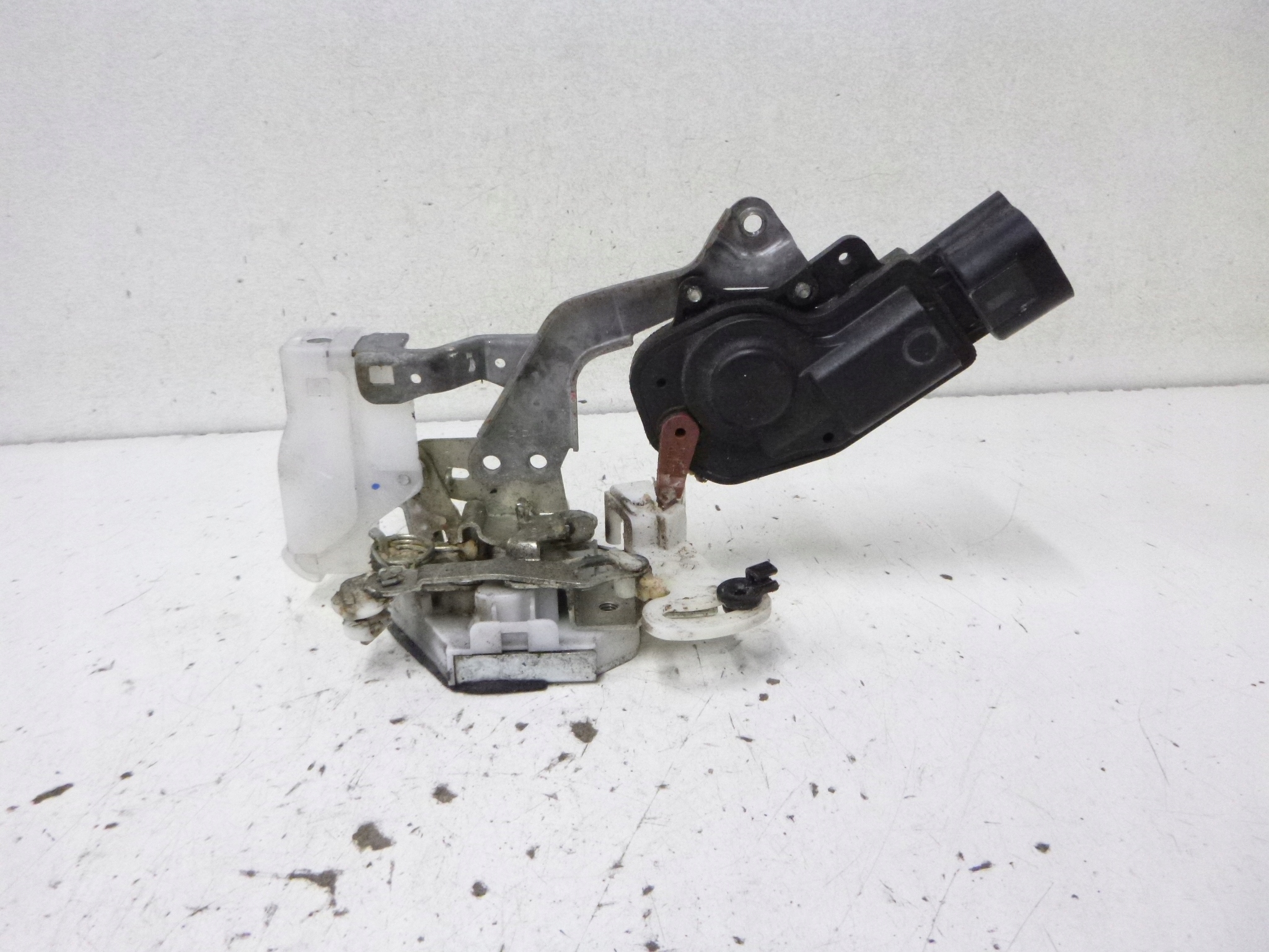 lock door front right Peugeot 107 2006r.