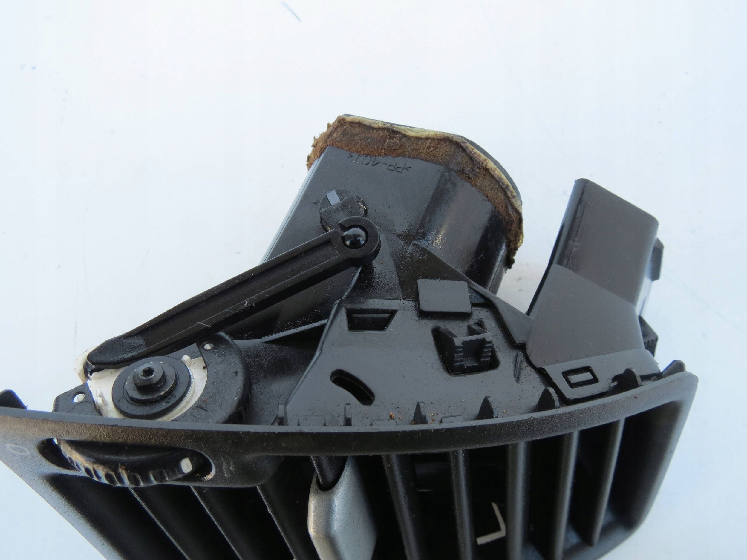 grid air conditioning devices right front VOLVO XC90 3409399