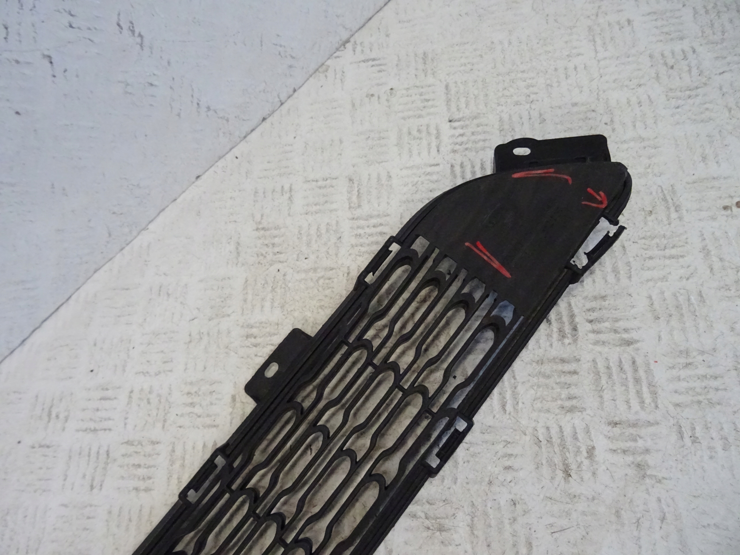 grid of a bumper front front KIA SORENTO II LIFT 86562-2P500