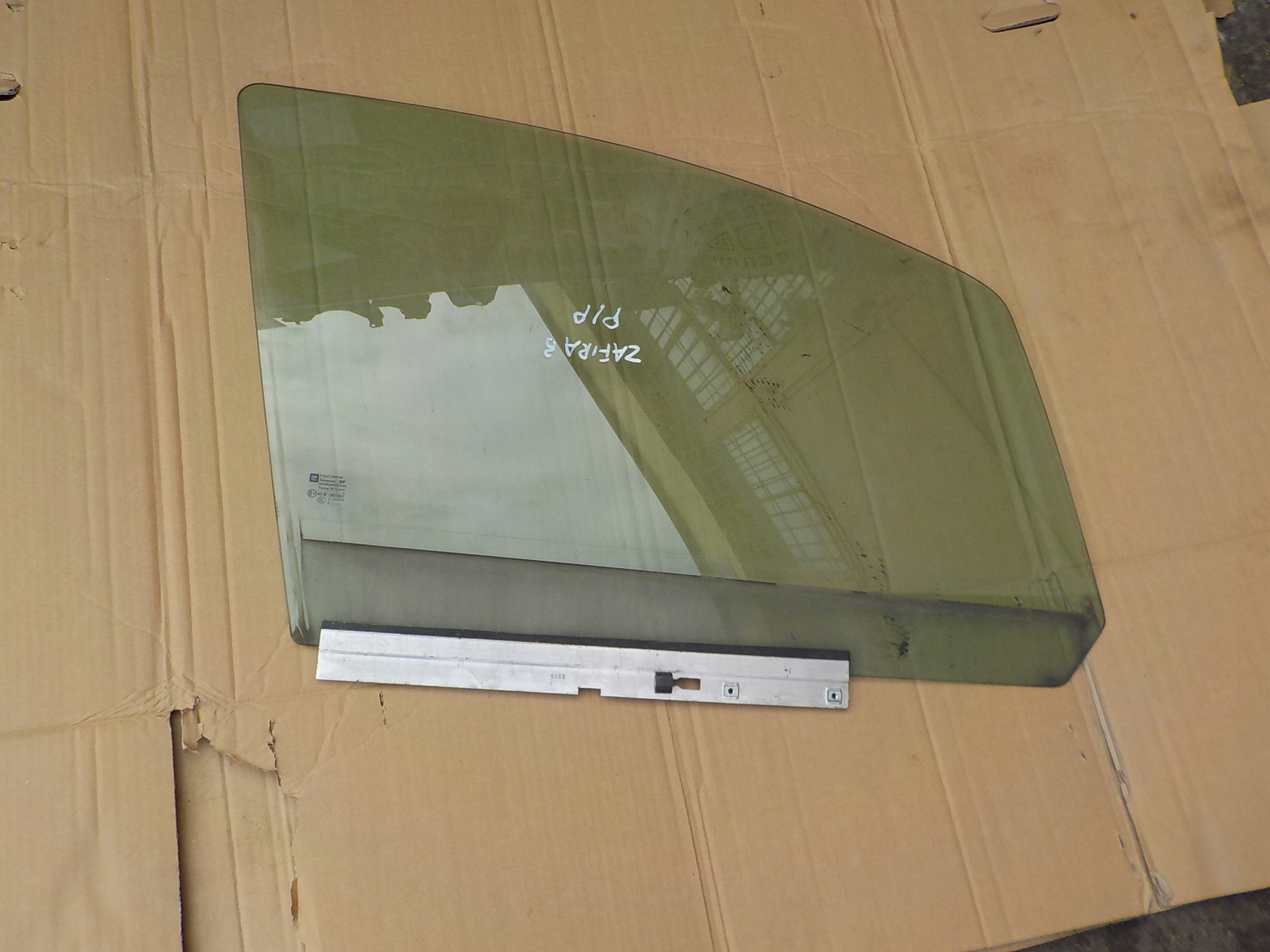 window right front opel zafira b 2006r
