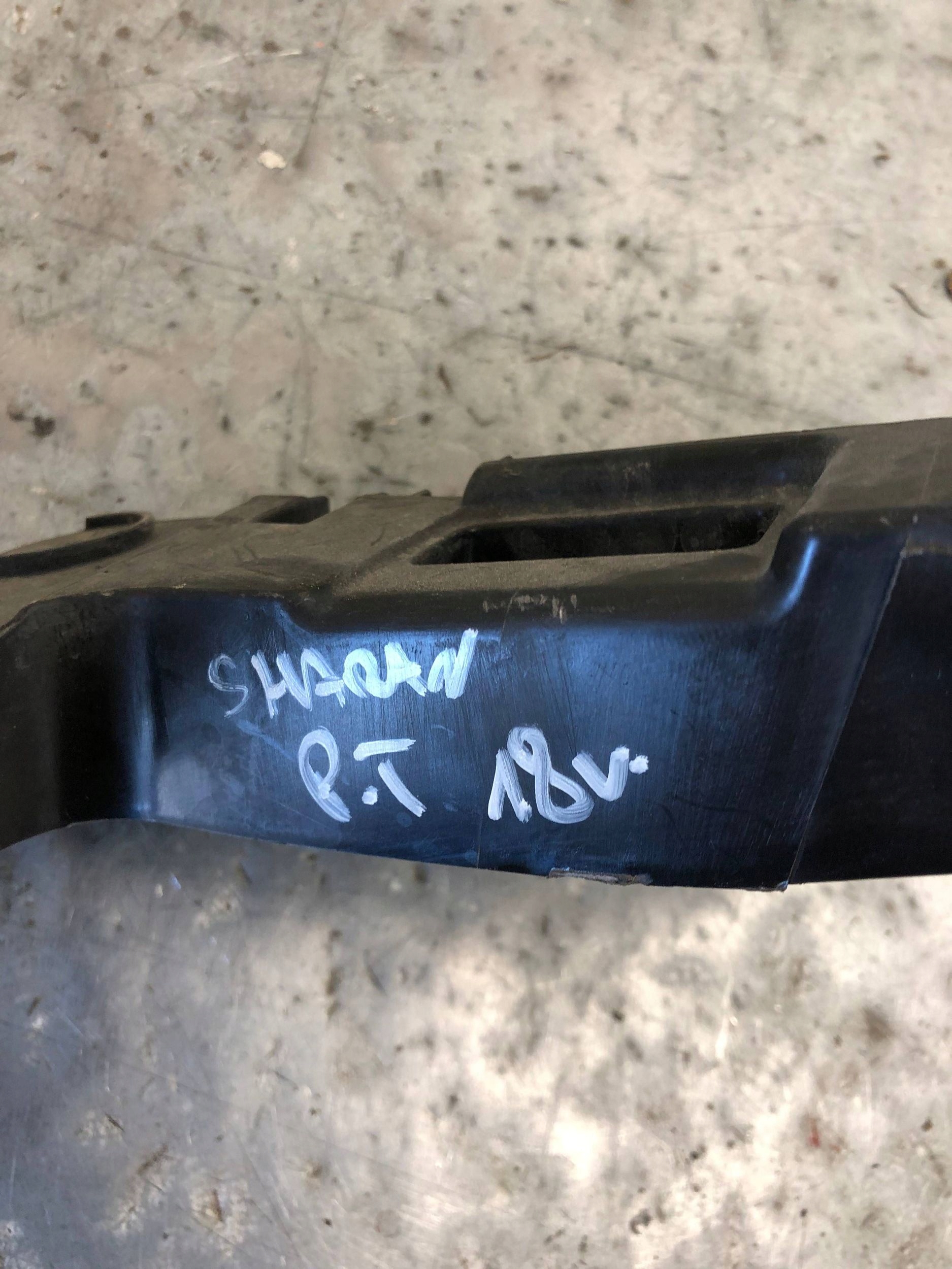 bumper bracket right rear part VW SHARAN 7N0807394A