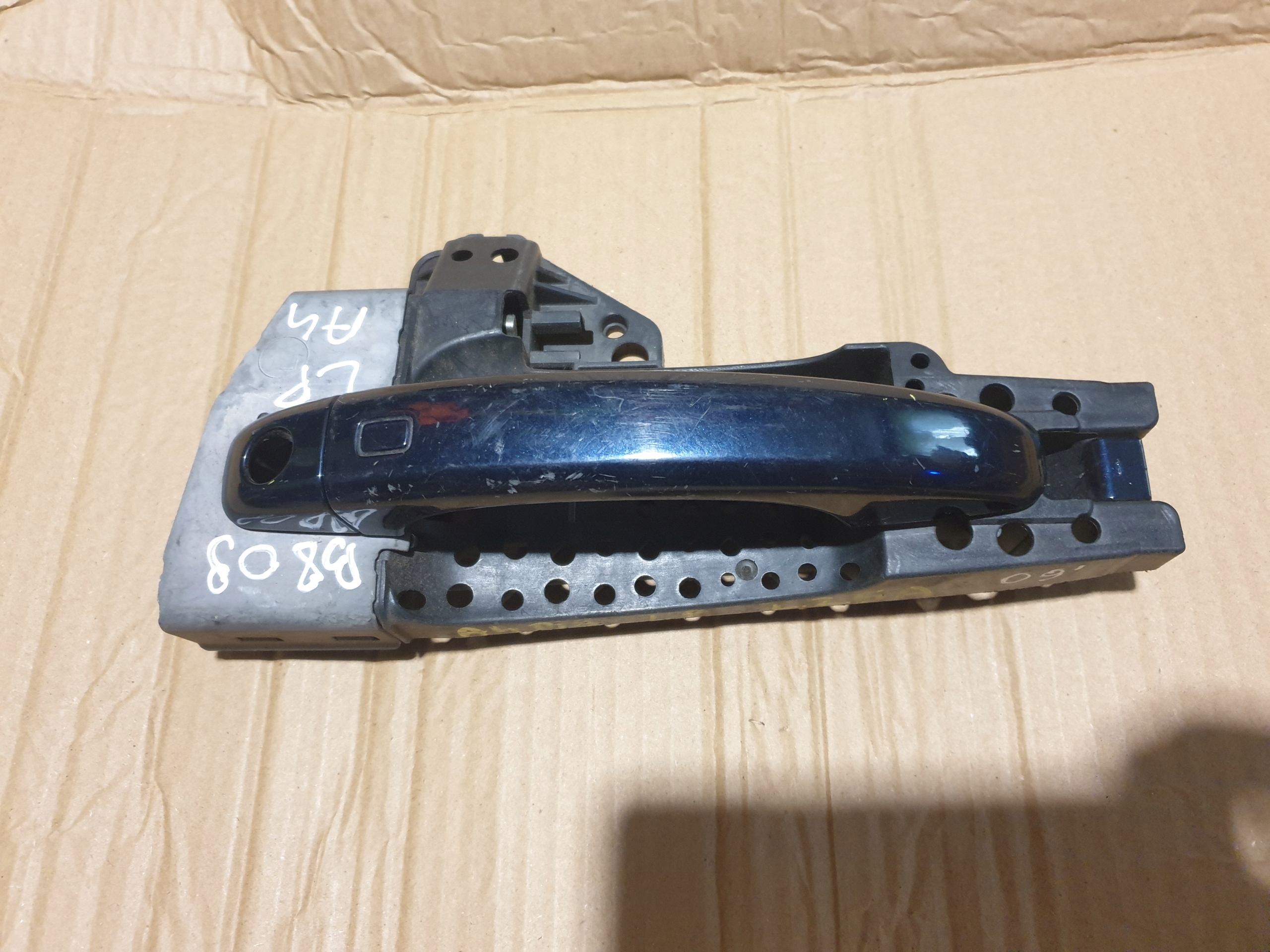 handle left front door AUDI A4 A5 B8 2008- 8T0837885A