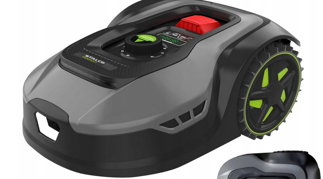 Robot koszący Stalco RMP2000US Perfect na terenie zielonym
