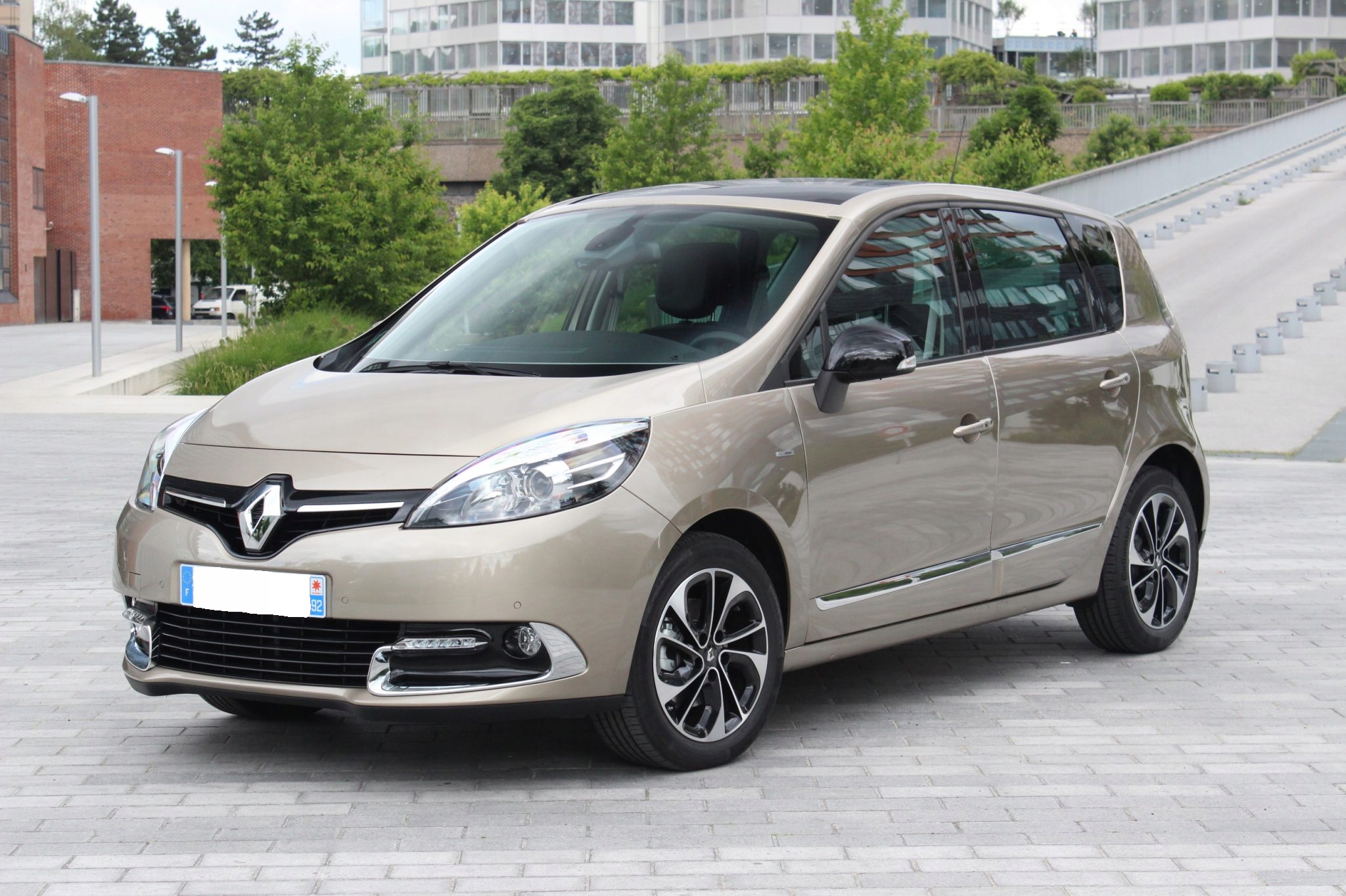 RAMIĘ WYCIERACZKA NA TYŁ RENAULT SCENIC III Producent części 555
