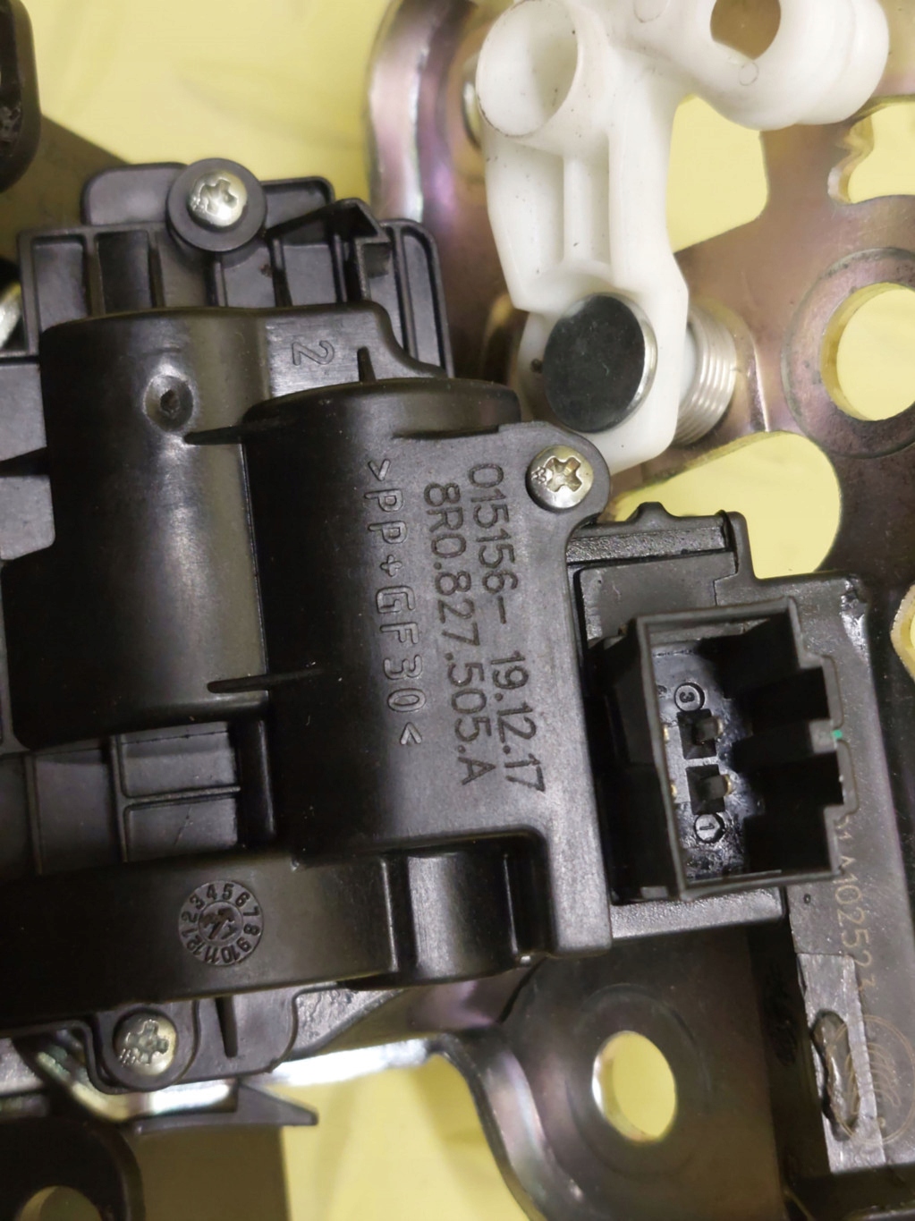 SKODA RAPID II HB lock bonnet rear part