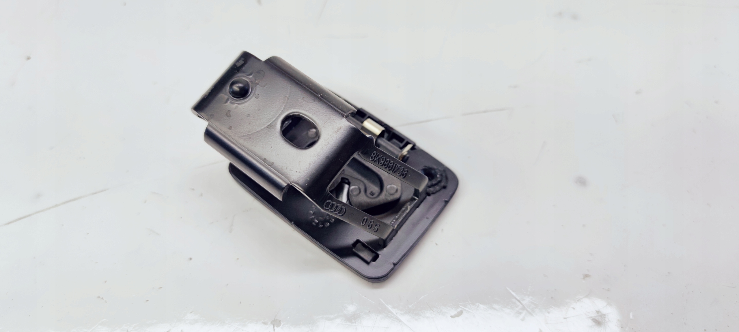 bracket holder ROLETY AUDI A4 B8 Q5 8K9861736