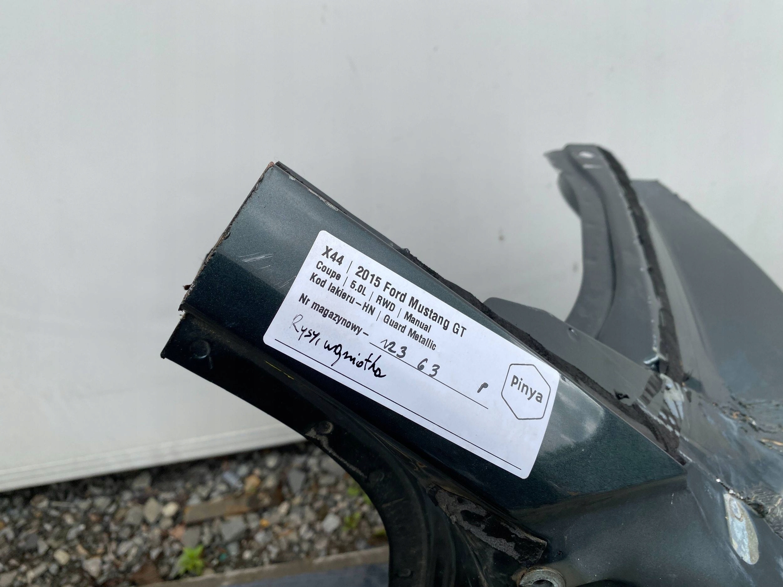 quarter front right Ford Mustang VI 2015+