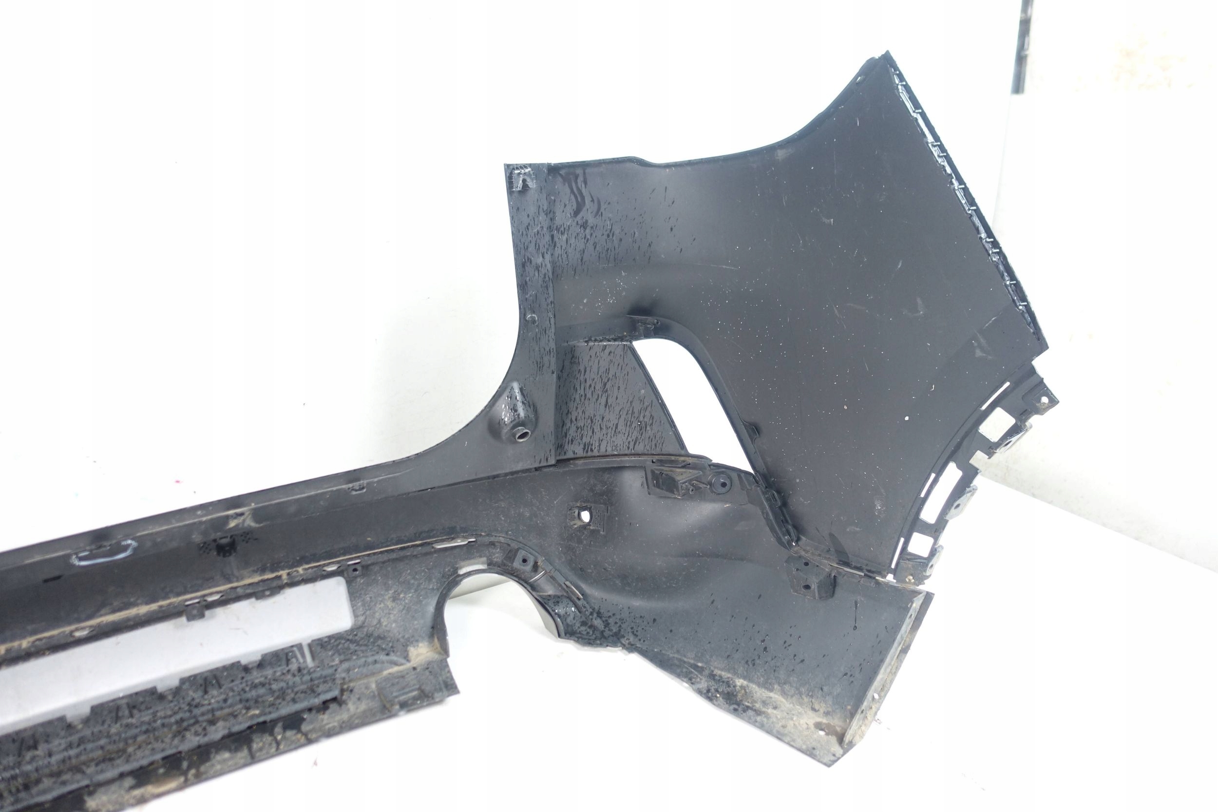 FORD KUGA MK3 2019- ZDERZAK TYŁ TYLNY LV4B-17A894-DA Otwory na czujniki parkowania