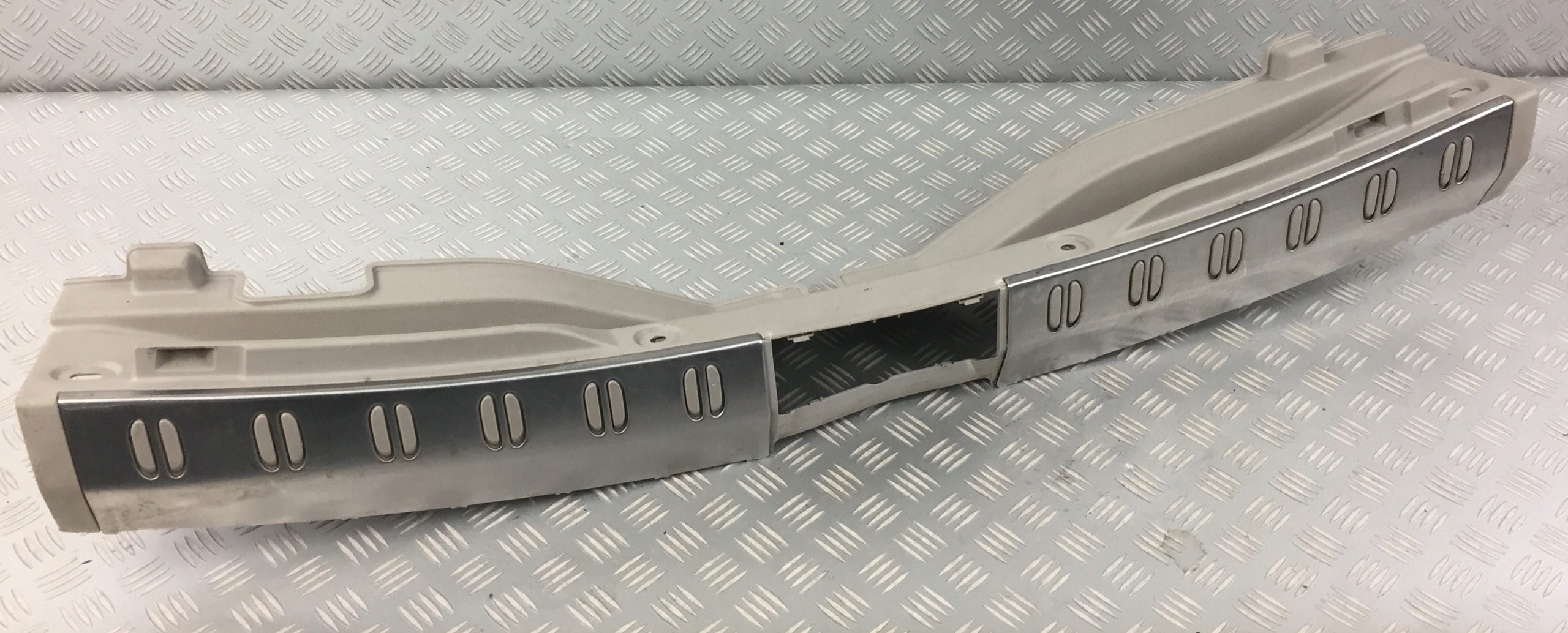 84992EY10A osłona listwa pasa tył próg bagażnik NISSAN QASHQAI J10 I +2 EU